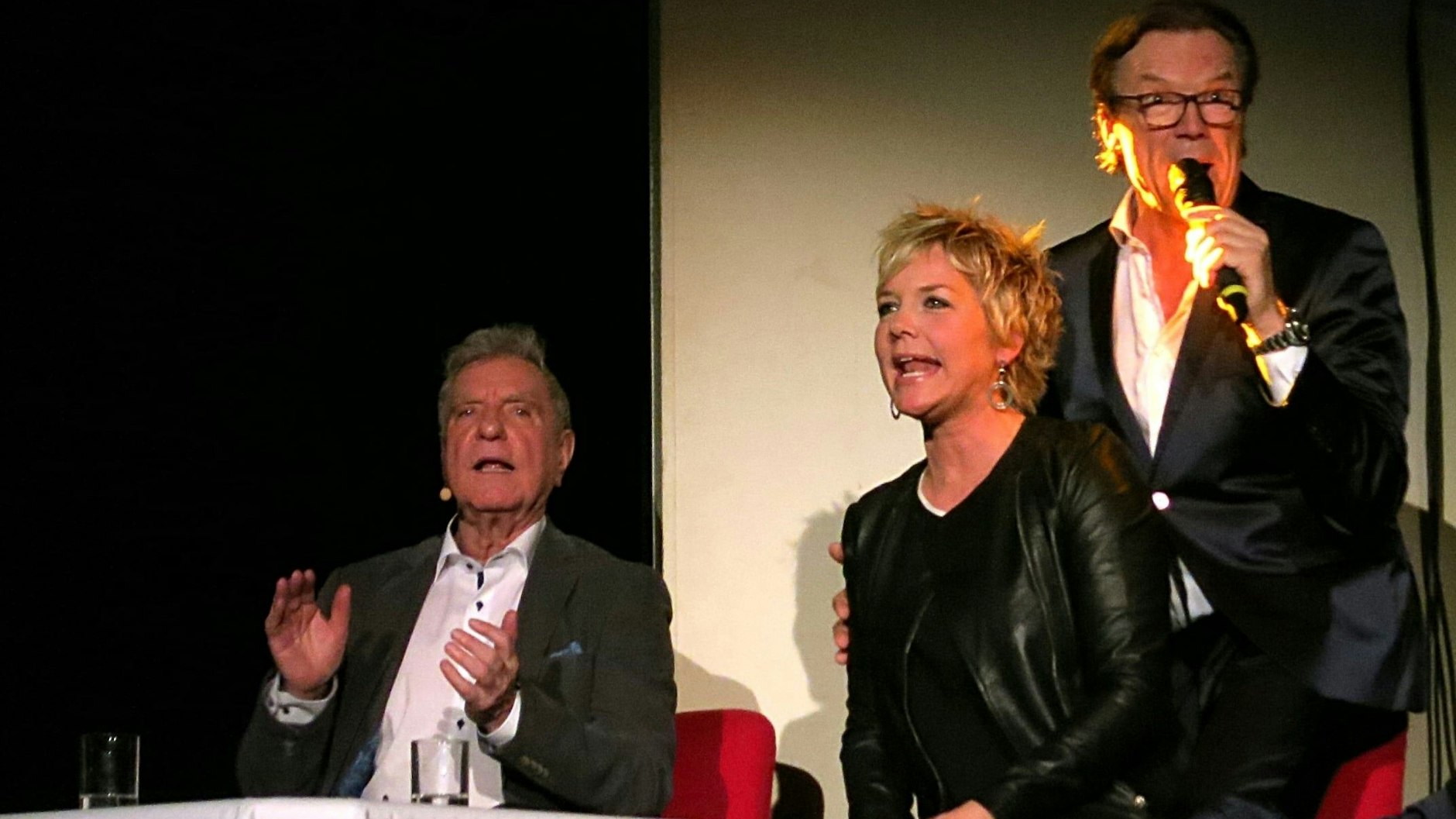 Als Entertainer präsentierte Siggi Trzoß die beliebte Arndt-Bause-Gala, die an den DDR-Starkomponisten erinnert. Das Foto zeigt einen Auftritt mit Bause-Tochter Inka und Wolfgang Lippert.