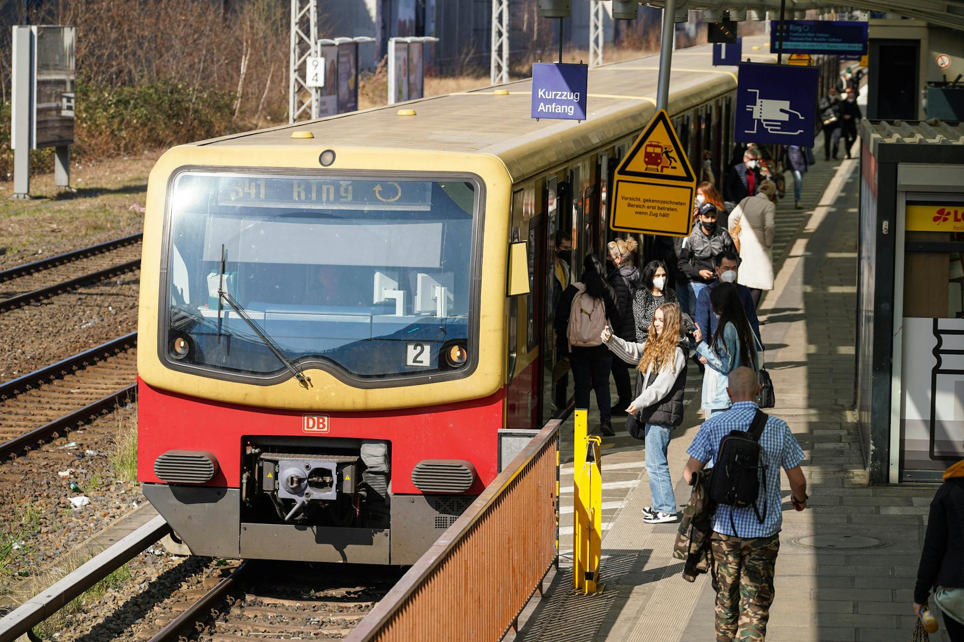 Bei der Berliner Ringbahn kam es am Freitagmorgen zu massiven Störungen - der Grund war ein Feuer in einem Kabelschacht (Symbolfoto)