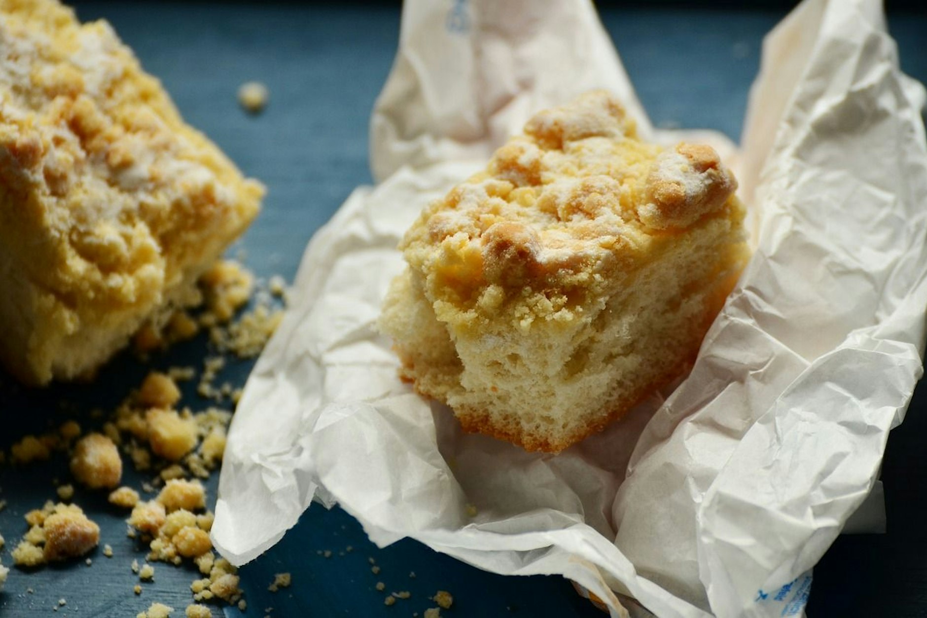 Dieses Rezept für Streuselkuchen ist schnell gemacht - und richtig lecker! Der Sahne-Trick sorgt dafür, dass der Thüringer Kuchen richtig saftig wird.