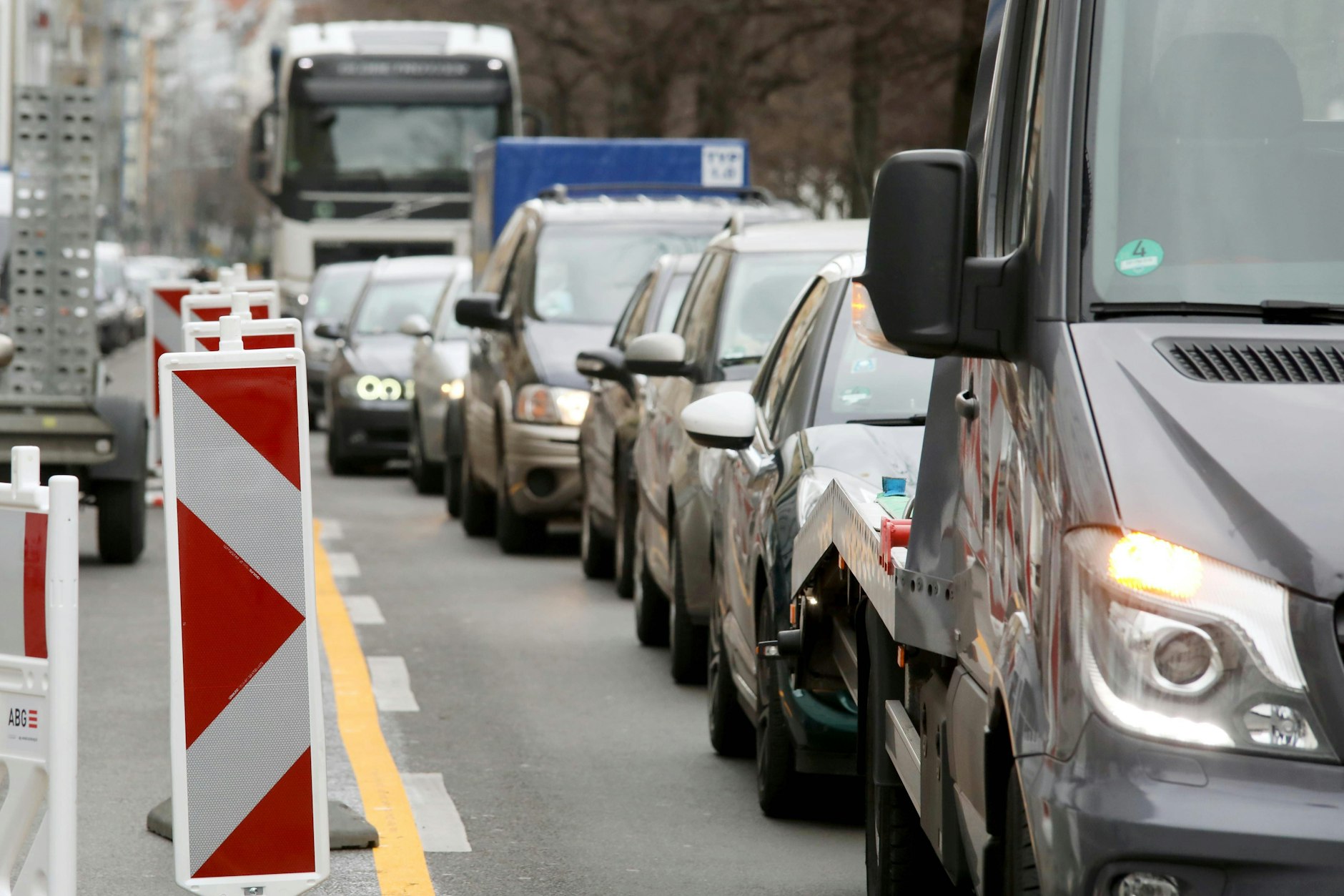 Berliner Autofahrer müssen sich am Montag auf einige neue Baustellen einstellen.