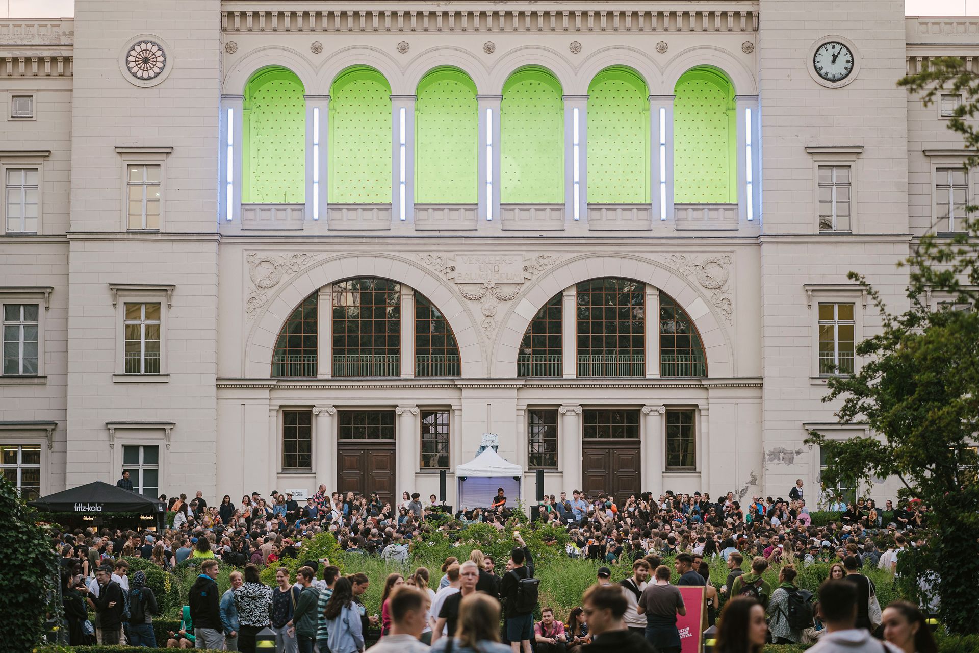 Invalidenstraße in Berlin-Mitte: Techno-Bässe, lauter als Autos und Straßenbahn