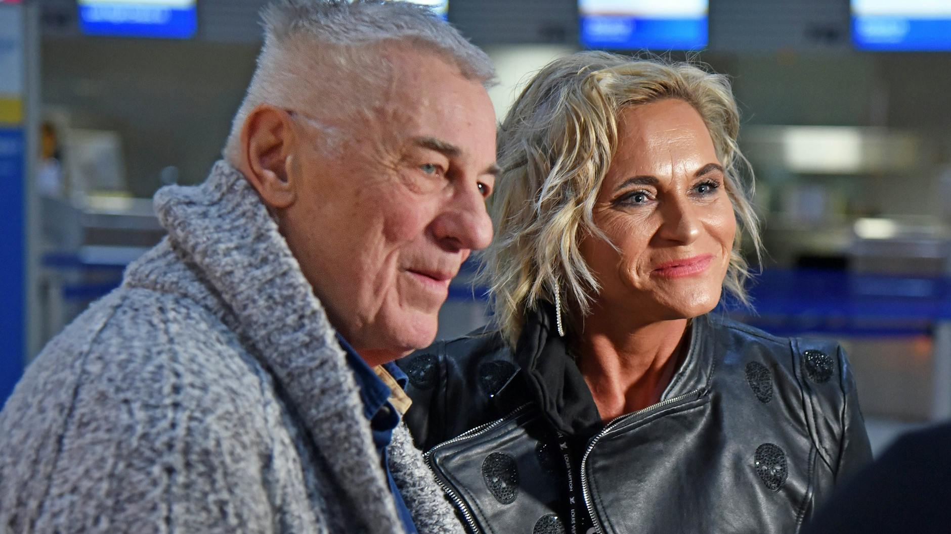 Heinz Hoenig mit Ehefrau Annika Kärsten-Hoenig – sie hält seine Fans über den Gesundheitszustand des Schauspiel-Stars auf dem Laufenden.
