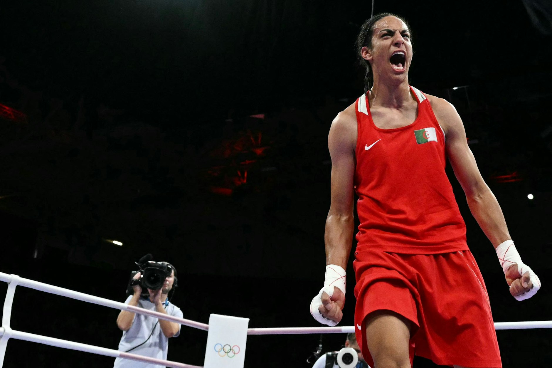 Die algerische Boxerin Imane Khelif feiert ihren Sieg über die Ungarin Anna Luca Hamori im Viertelfinale des Boxkampfs der Frauen bis 66 Kilogramm.&nbsp;
