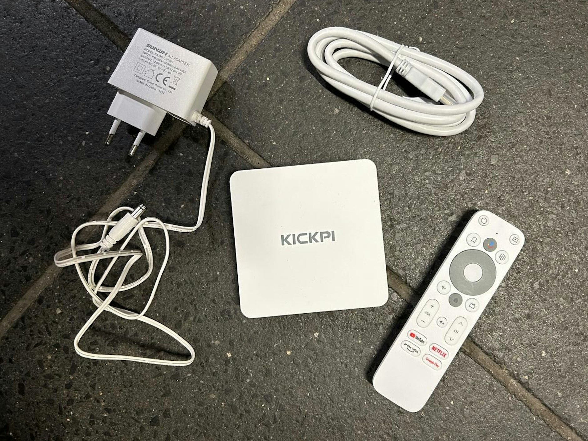 Mit diesem Ding aus dem „Secret Packs“-Automaten kann man Streaming-Programme auf den Fernseher zaubern. Der Ladenpreis liegt bei etwas mehr als 70 Euro.