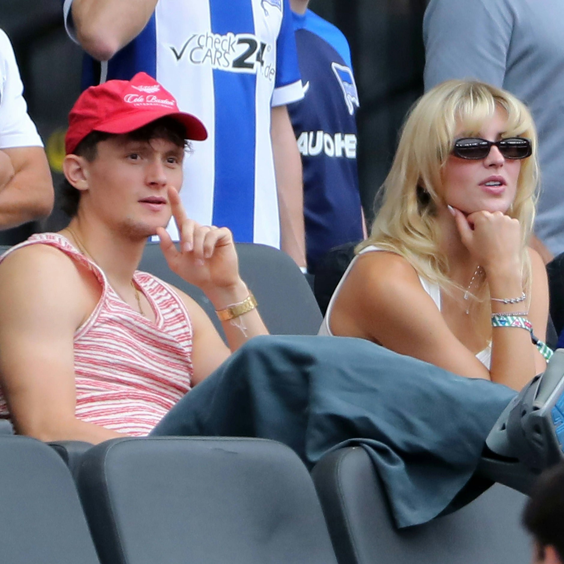 Fabian Reese schaute mit Freundin Johanna Herthas auf der Tribüne Heimpleite gegen Paderborn an.
