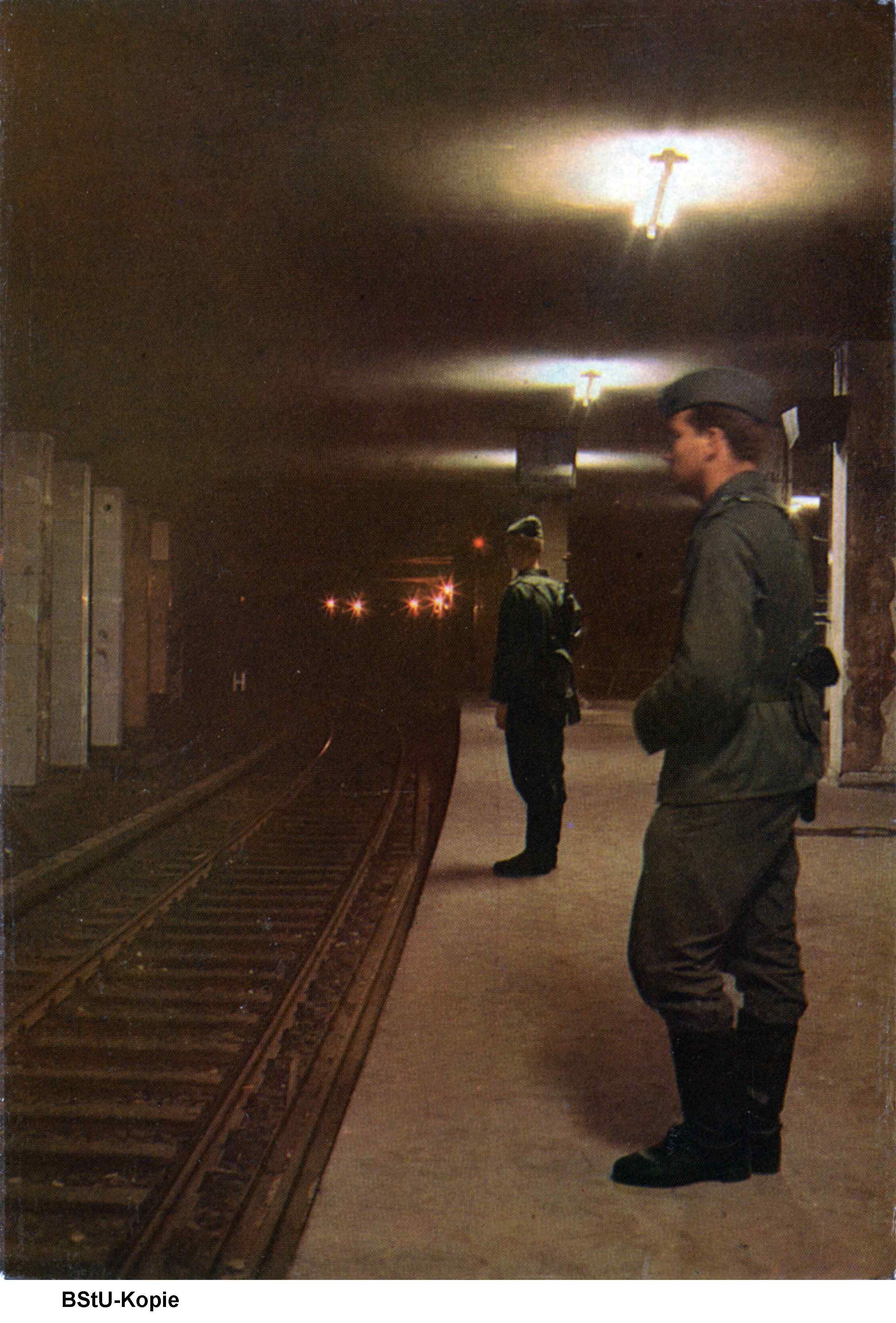 Stasi-Akten zur Berliner S-Bahn: Wie im Bahnhof Friedrichstraße eine Entführung scheitert