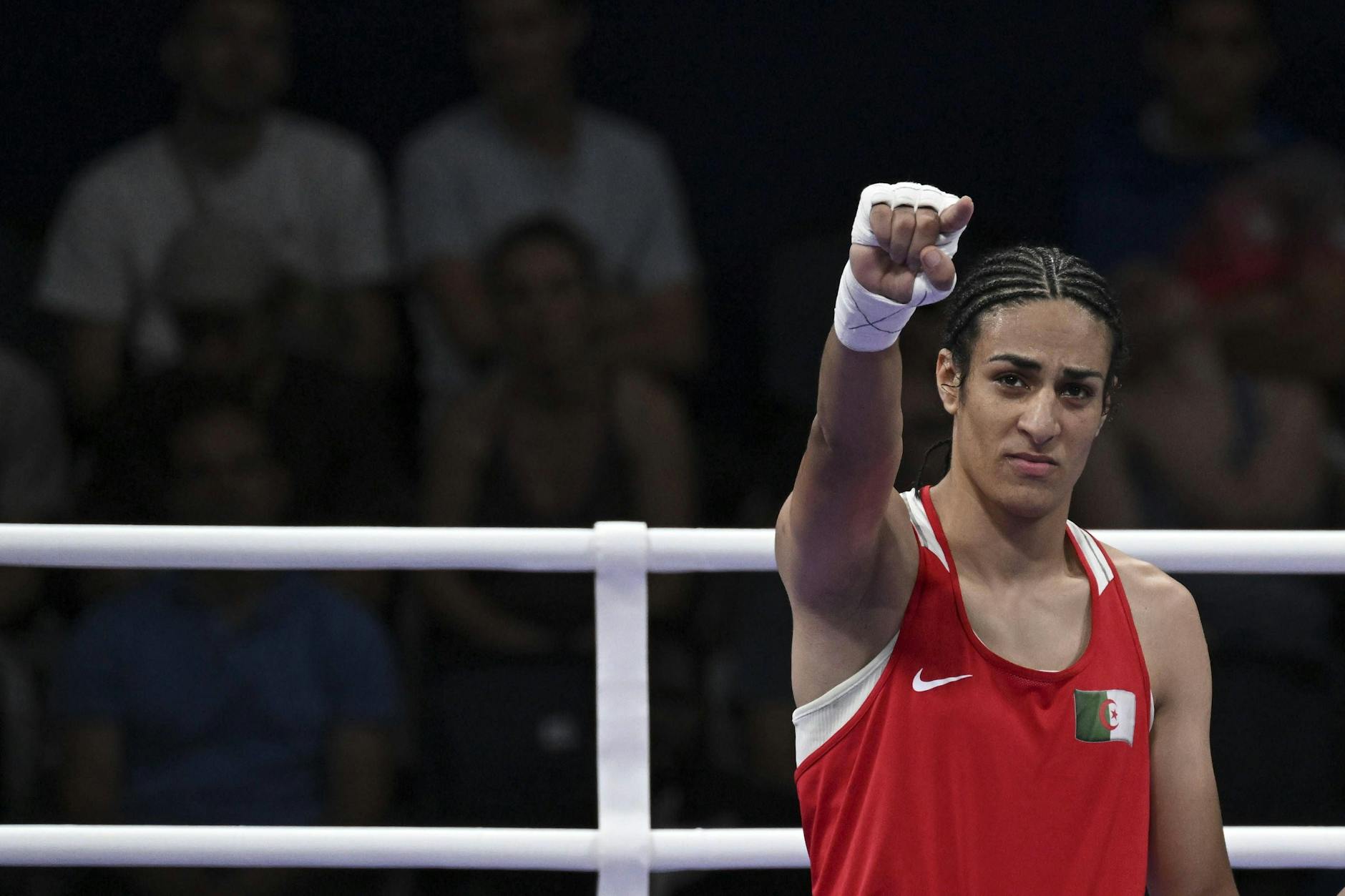 Die algerische Boxerin Imane Khelif steht im Zentrum einer Gender-Debatte am Rande der Olympischen Spiele in Paris.