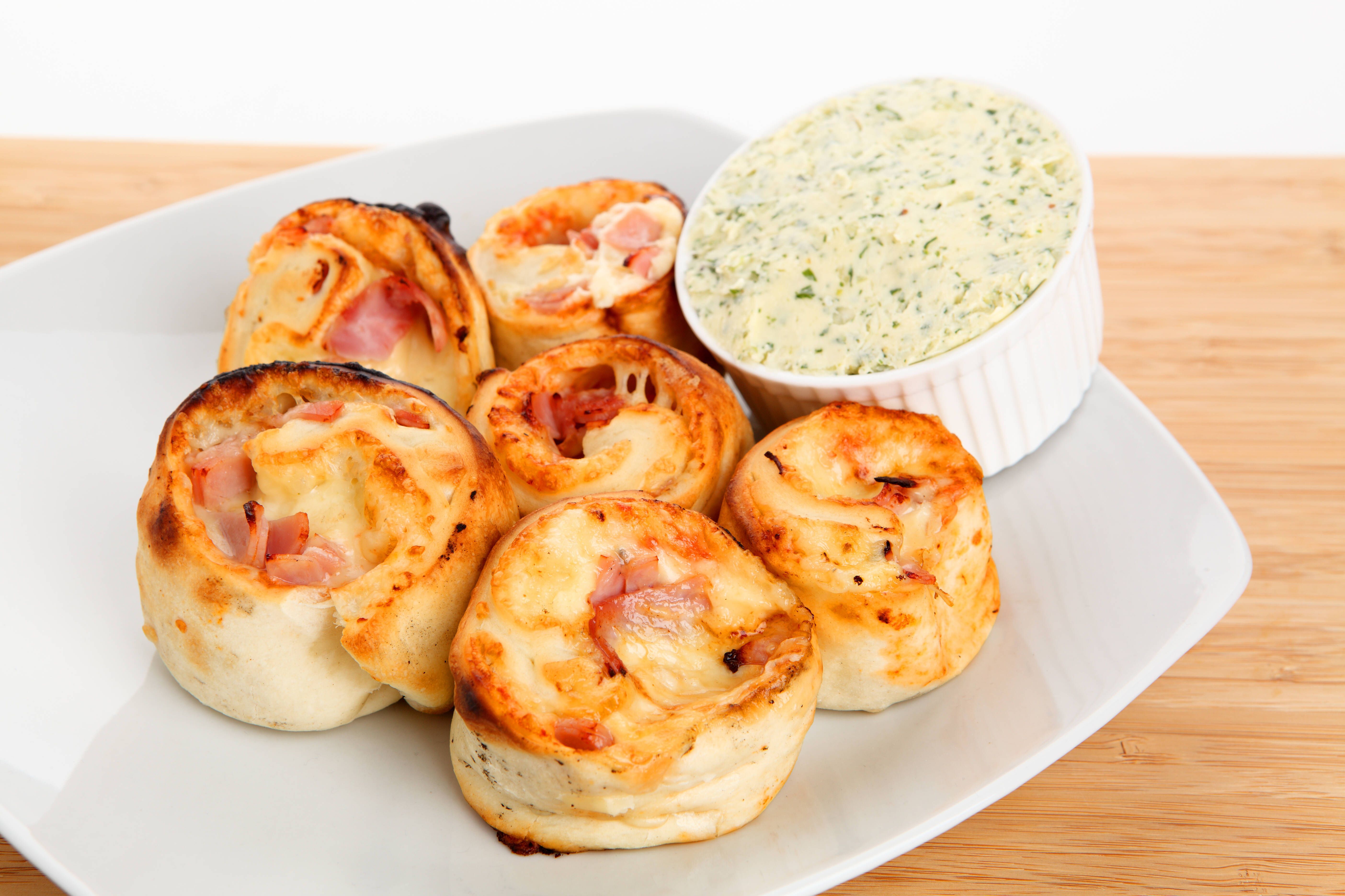 Rezept für Pizzabrötchen: Leckere Party-Happen im Handumdrehen