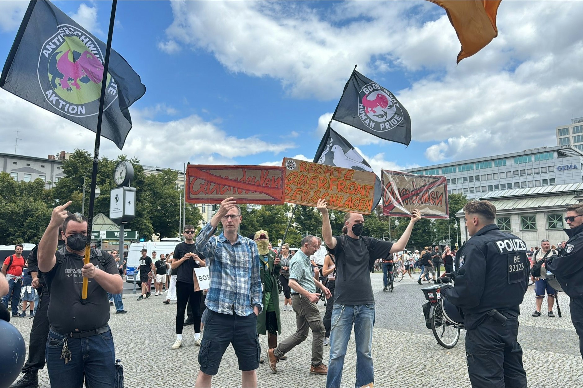 Gegendemonstranten am Wittenbergplatz