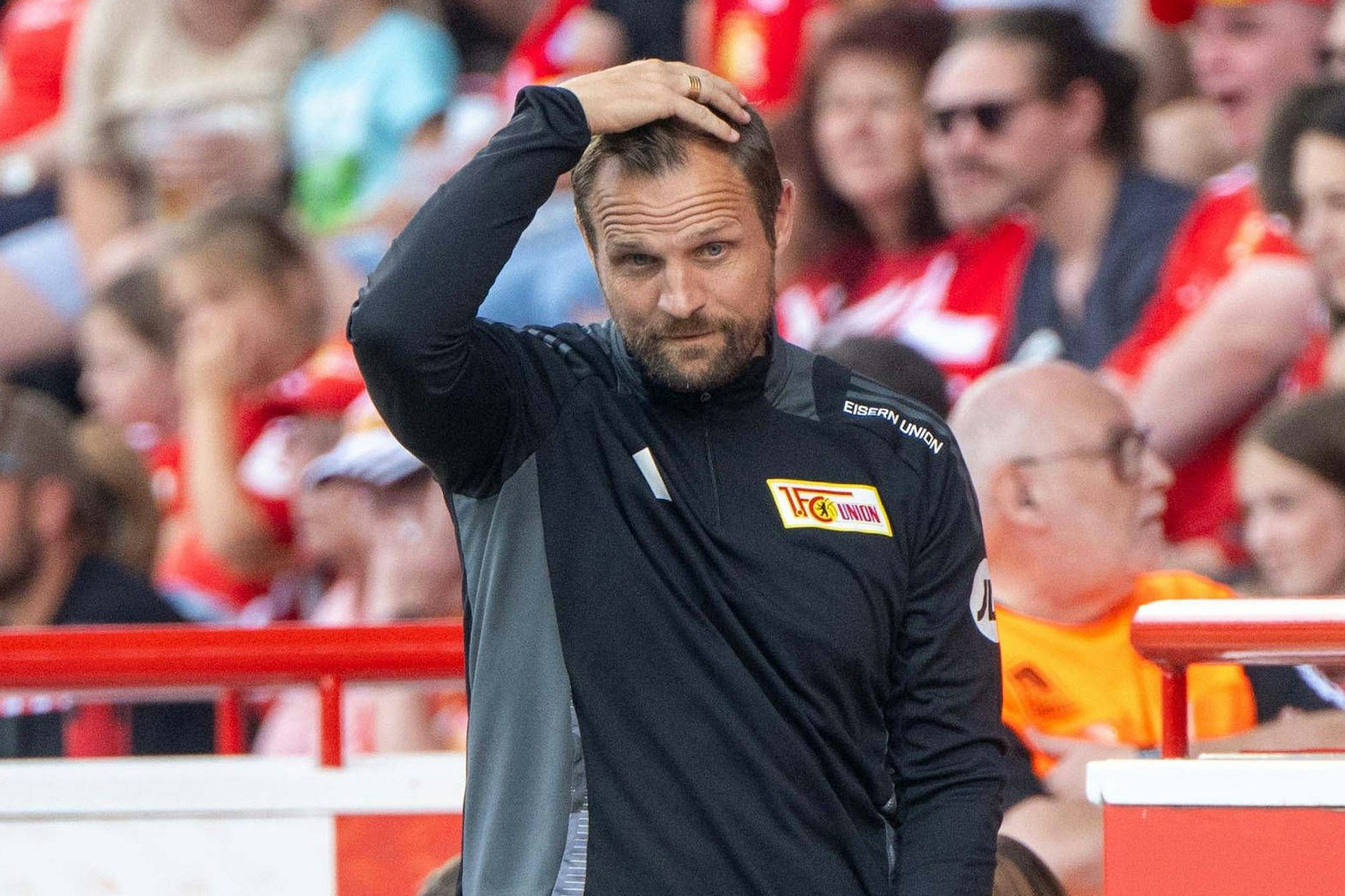 Einen Tag vor seinem 45. Geburtstag machen die Spieler des 1. FC Union ihrem Trainer Bo Svensson nicht gerade Freude.