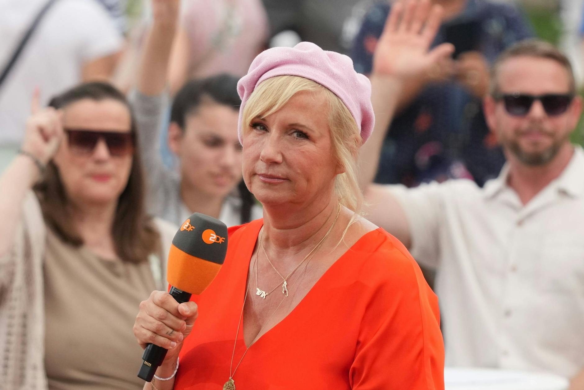 Sie hat’s mit den Hüten: Andrea Kiewel, hier bei der letzten „Fernsehgarten“-Ausgabe Ende Juli.