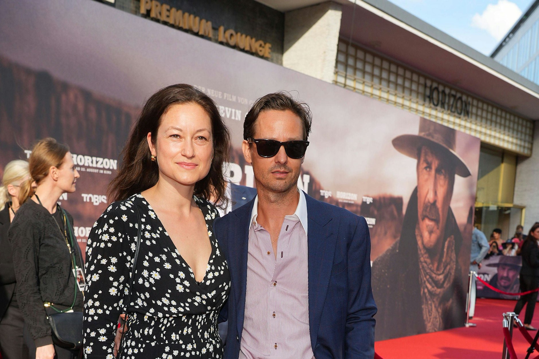 Annie Mosebach und Tom Schilling bei der Filmpremiere von „Horizon“ in Berlin.