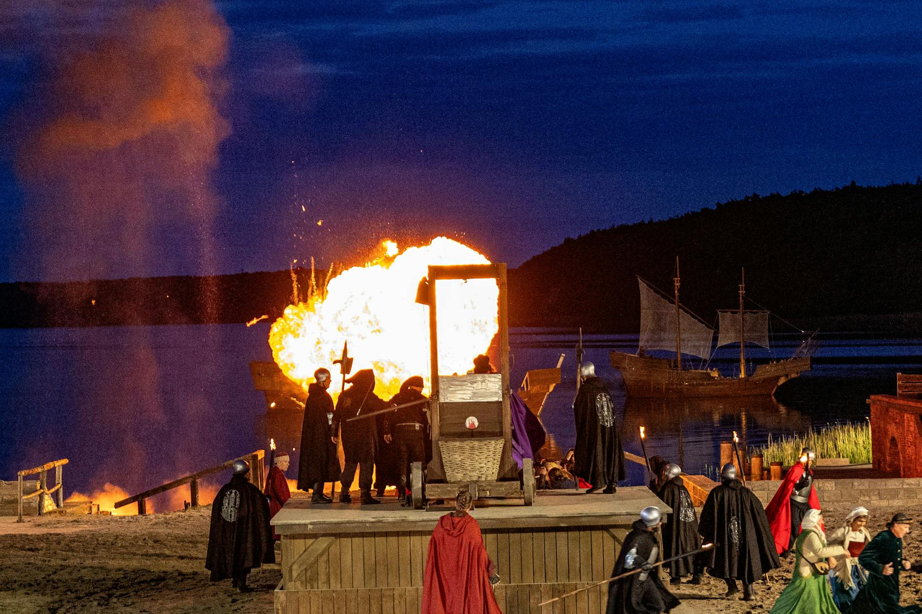 Bei den Störtebeker-Festspielen verliert dieses Jahr der Namensgeber seinen Kopf. Das Stück ist ein großes Spektakel und hat auch unseren Autor in den Bann gezogen.