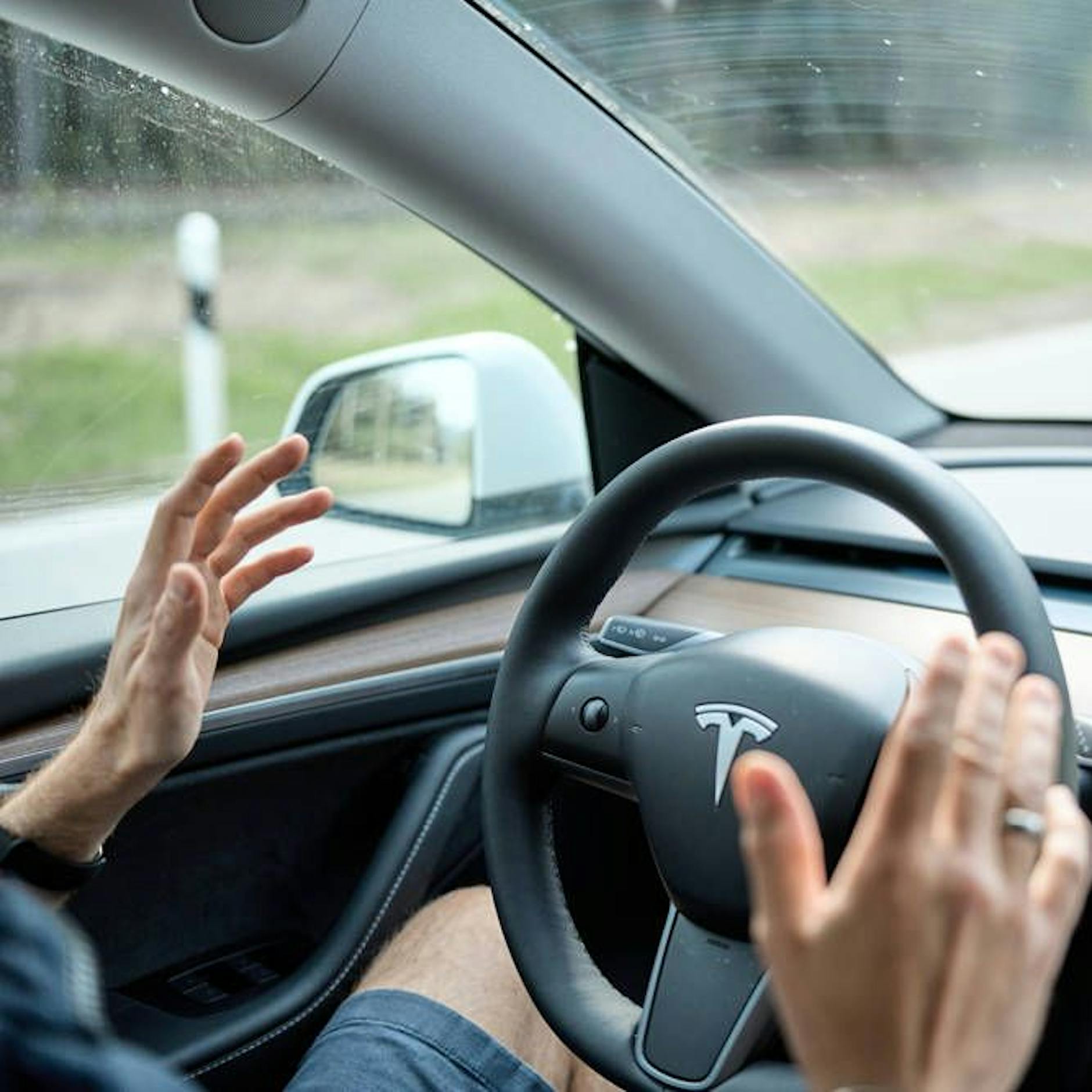 Auto-Lenkrad zu heiß: Mit diesem simplen Trick bleibt es im Sommer kühl