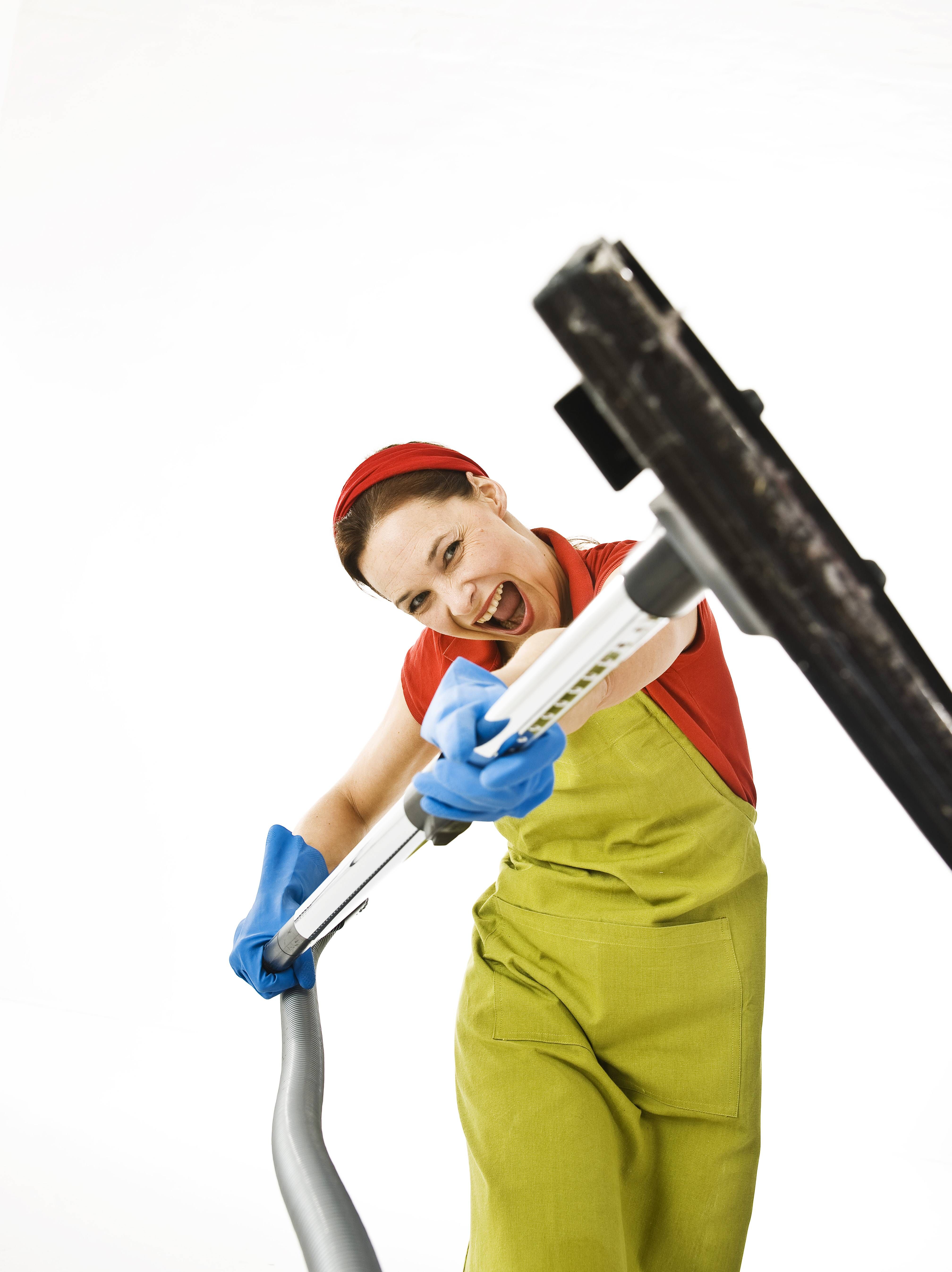 Laut Horoskop: Drei Sternzeichen neigen im August zum Putzfimmel