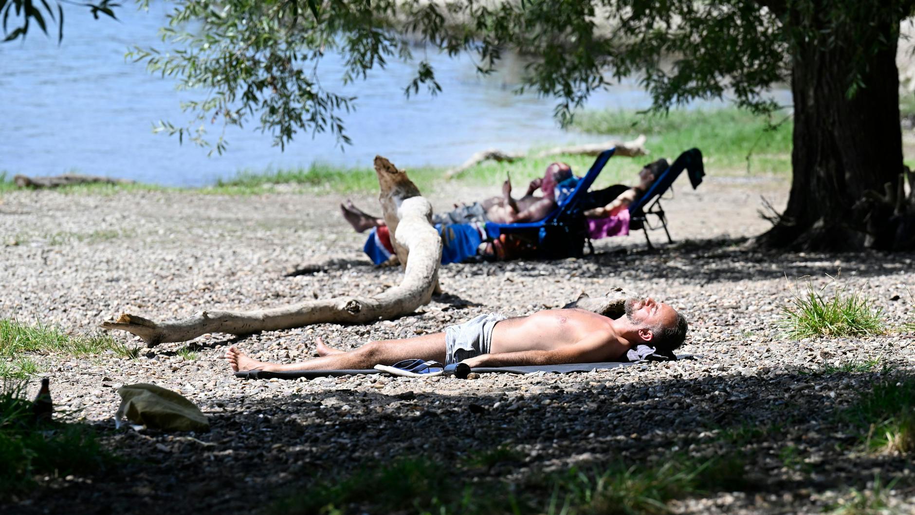 Die Hitze wird vielen Menschen in Deutschland in der kommenden Woche wieder ordentlich zu schaffen machen.