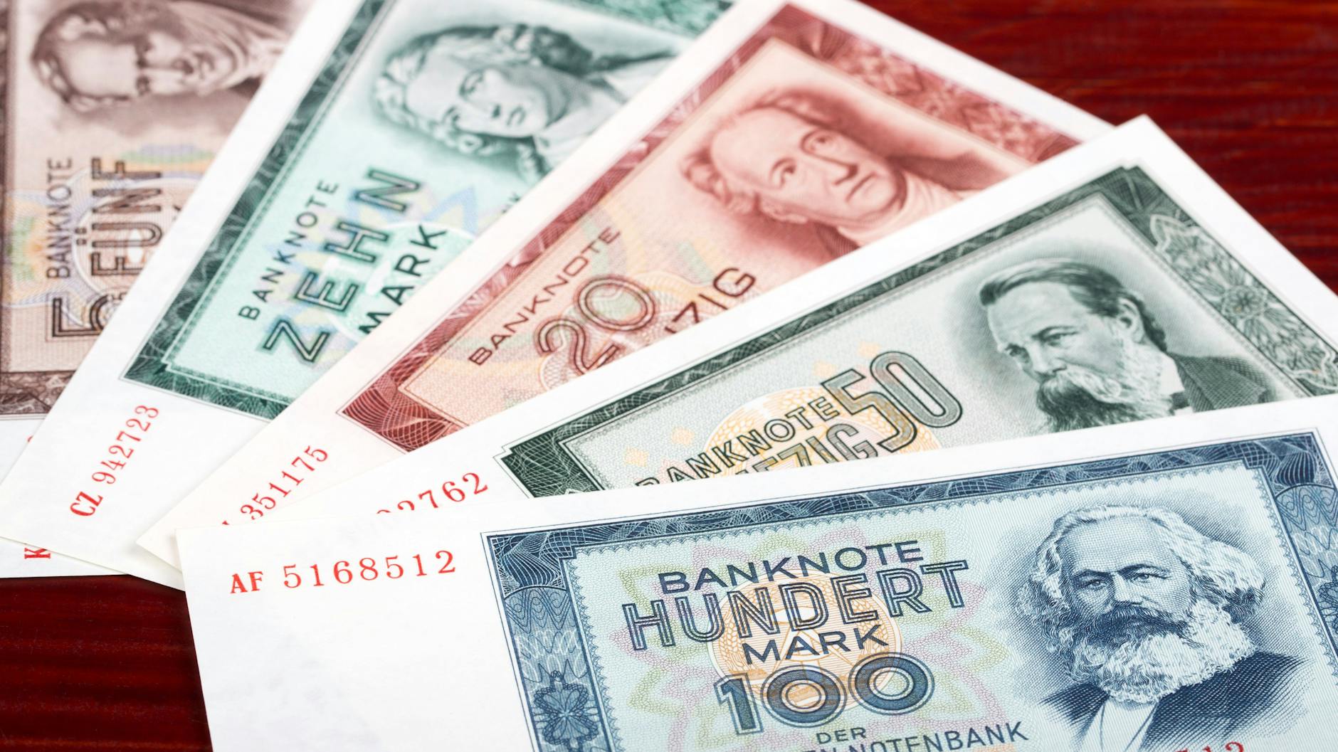 Ein kompletter DDR-Banknoten-Satz: Die Scheine kamen zwischen 1964 und 1967 unter der Bezeichnung „Mark der Deutschen Notenbank DDR“ heraus. Sind sie sehr gut erhalten, kann so ein Set heute bis zu 40 Euro bringen.