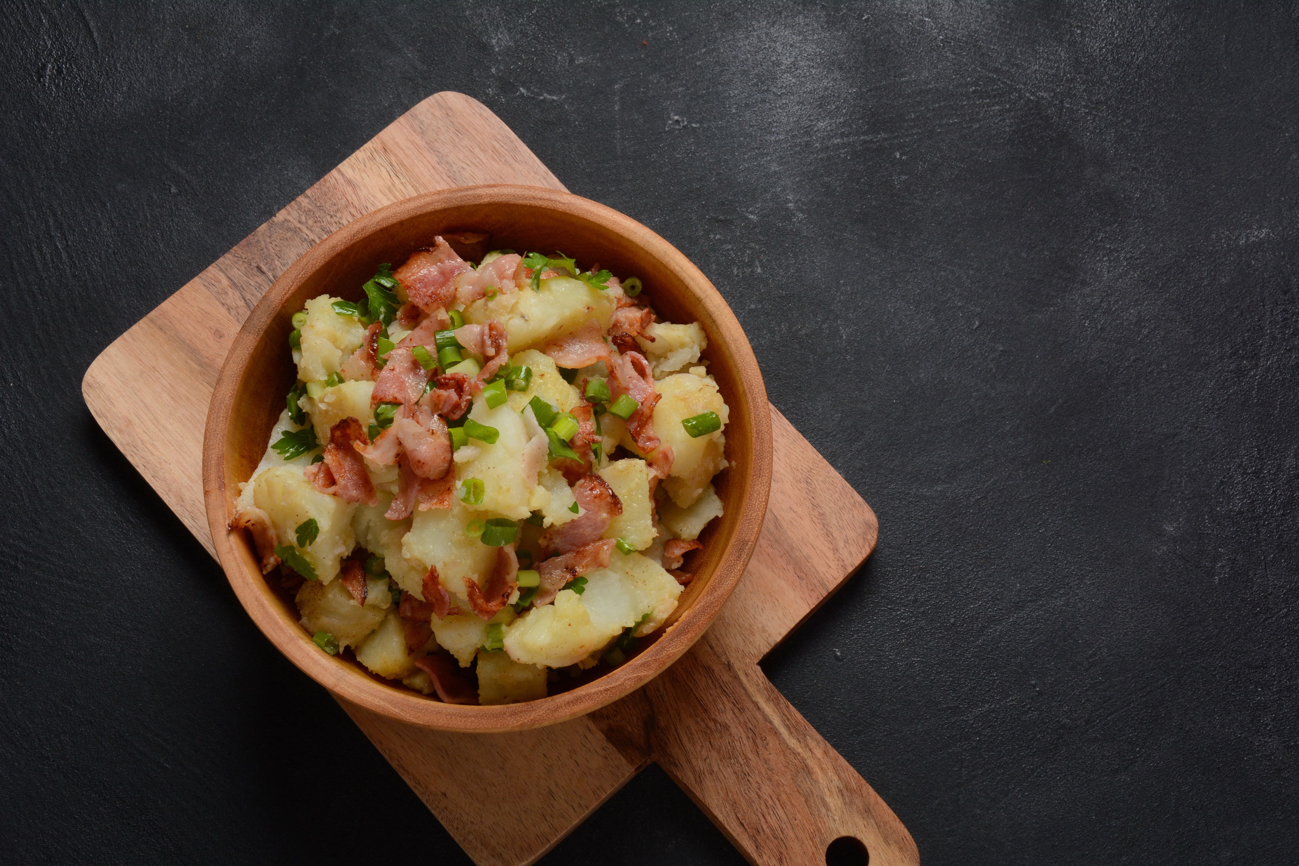 Rezept für warmen Kartoffelsalat aus Österreich: Lecker wie im Urlaub!