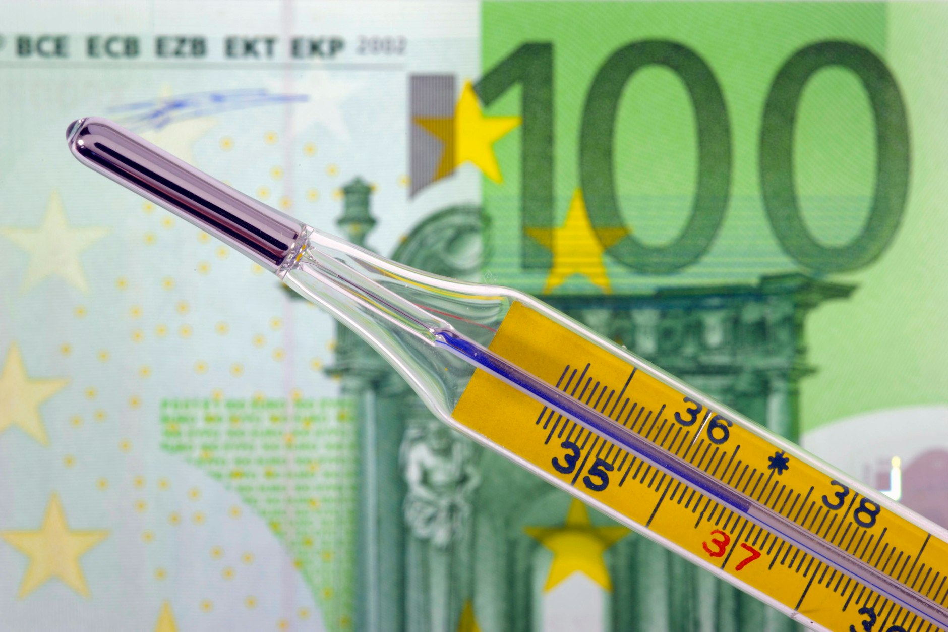 Bei der gesetzlichen Krankenversicherung sollen die Preise immer weiter steigen, Experten warnen vor einer regelrechten Explosion.