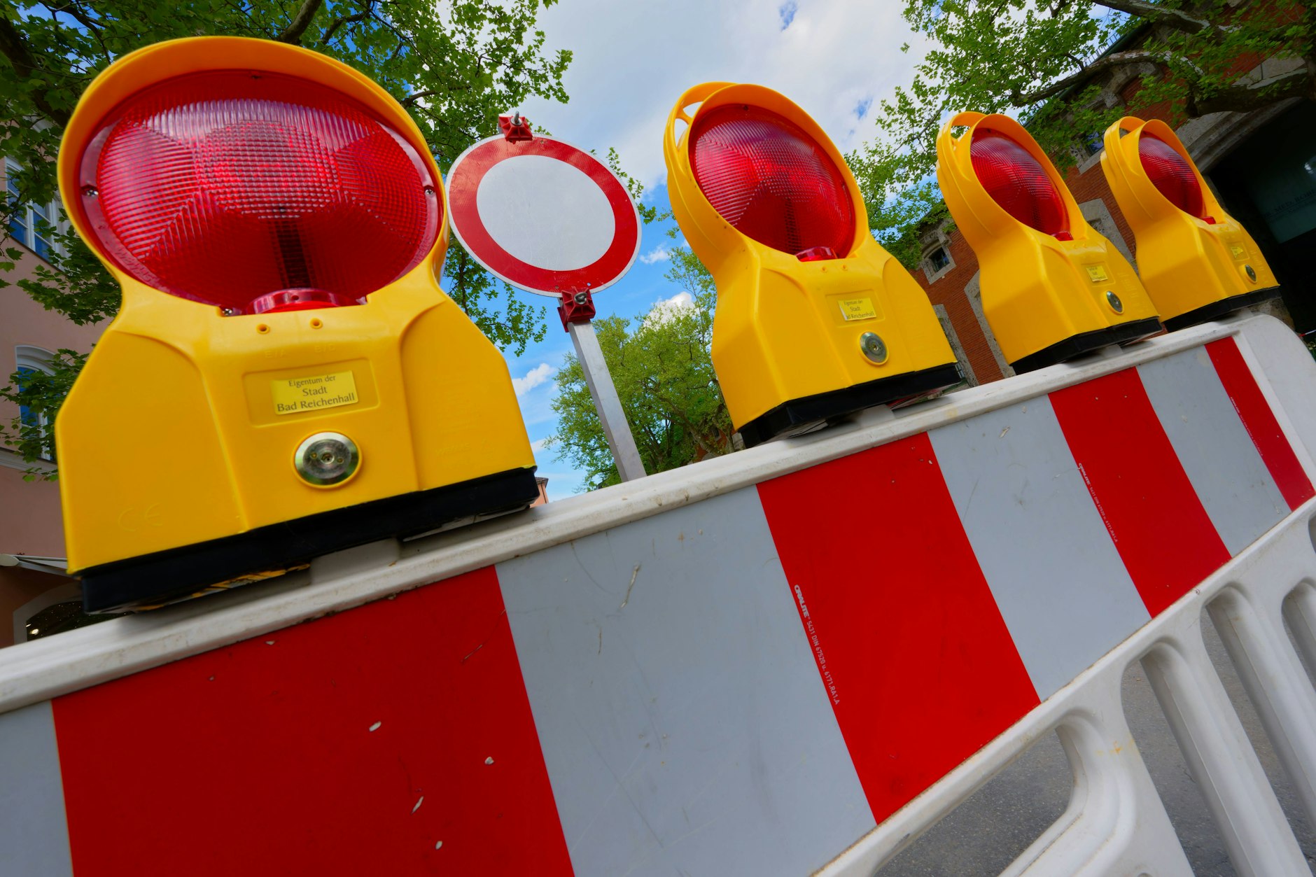 Der Verkehr auf Teilen der Mehrower Allee ist wegen Bauarbeiten noch einige Wochen eingeschränkt.