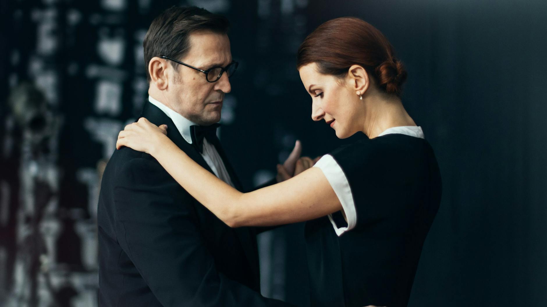 Ingo Naujoks und Nadine Schori bei einem Tänzchen im Theaterstück „Die Tanzstunde“.