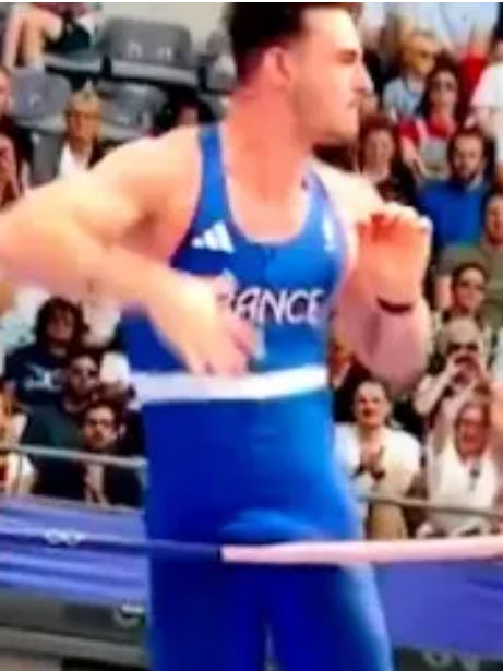 Stabhochspringer Anthony Ammirati berührte bei Olympia die Latte offensichtlich mit seinem Penis. Das ging viral. Jetzt bekommt er Porno-Angebote.