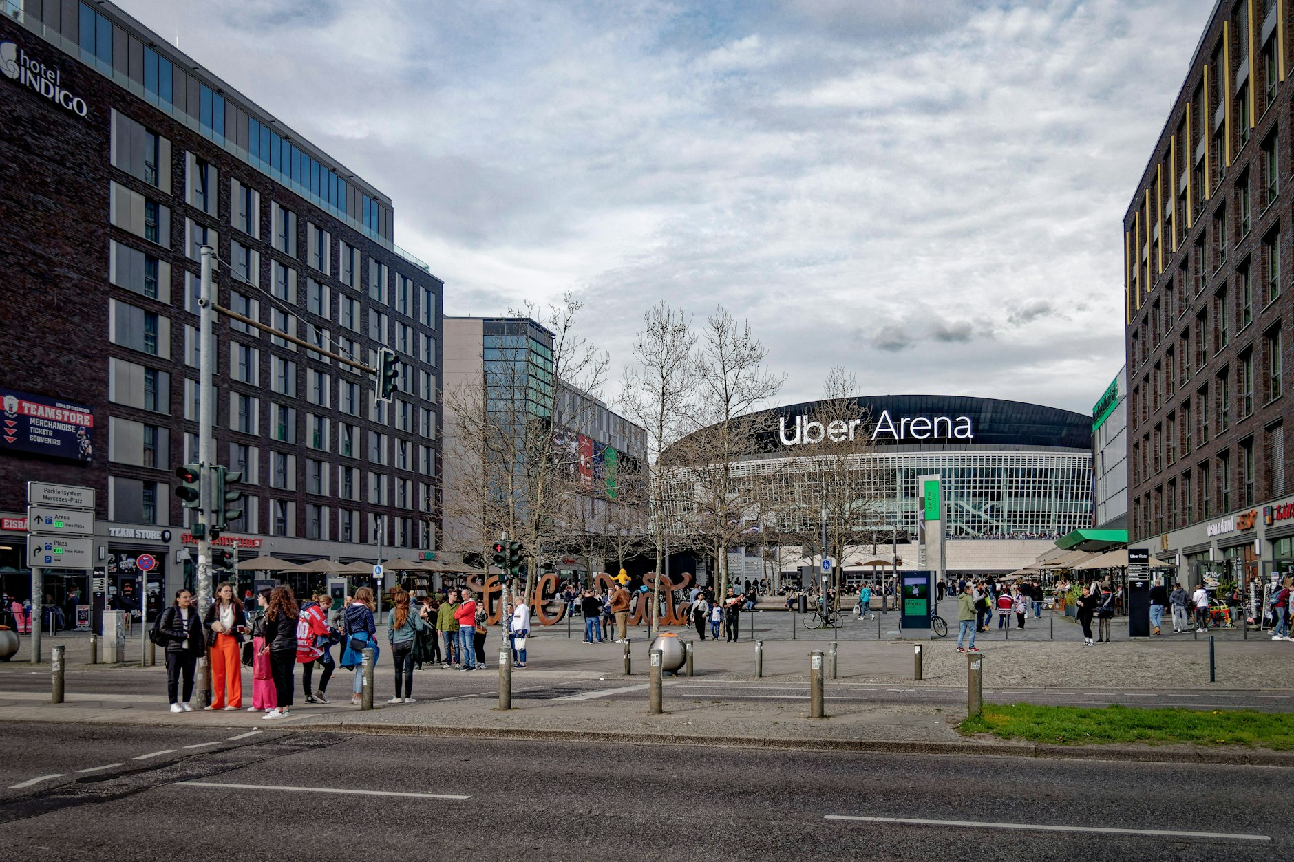 Die Mehrzweckhalle am Ostbahnhof: Hier soll am Donnerstagabend das „Hochrisikospiel“ Alba Berlin gegen Maccabi Tel Aviv beginnen.