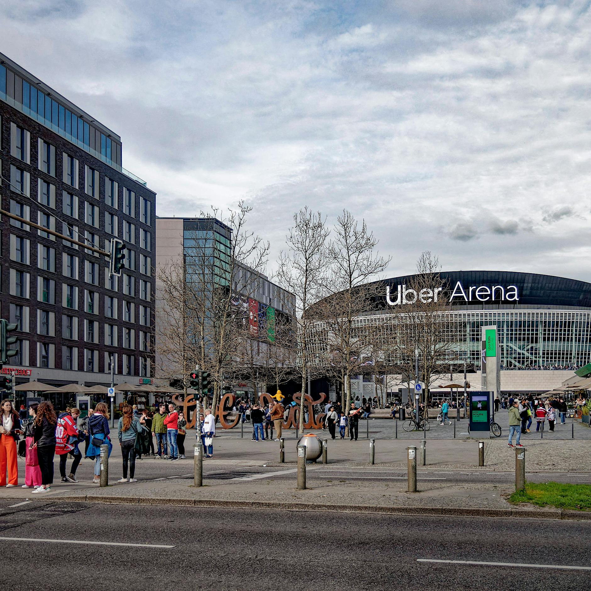 Alba Berlin gegen Maccabi Tel Aviv in der Uber-Arena in Friedrichshain: Berliner Polizei droht Hass-Influencern und erlässt ein Waffenverbot