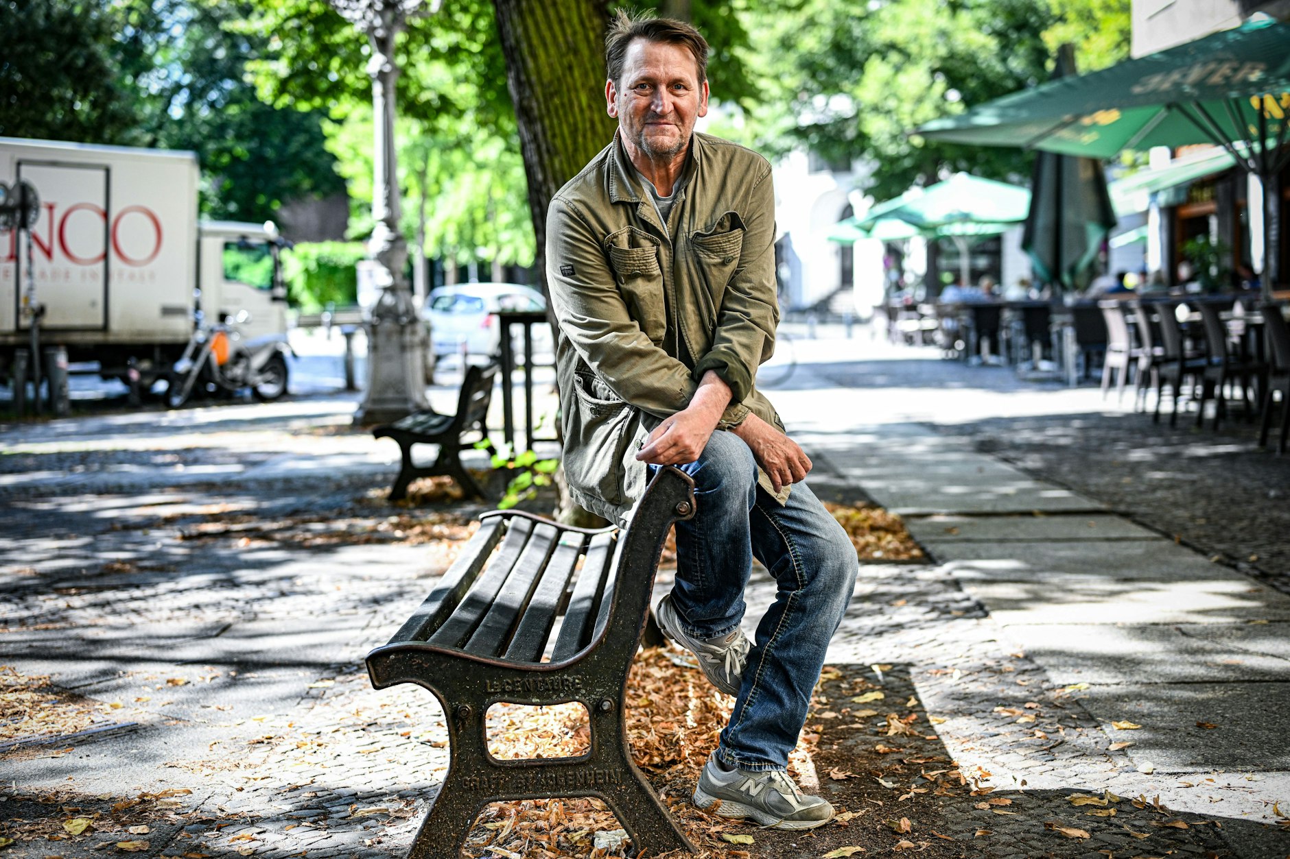 Der Schauspieler Ingo Naujoks in seinem Berliner Kiez am Stuttgarter Platz in Charlottenburg.