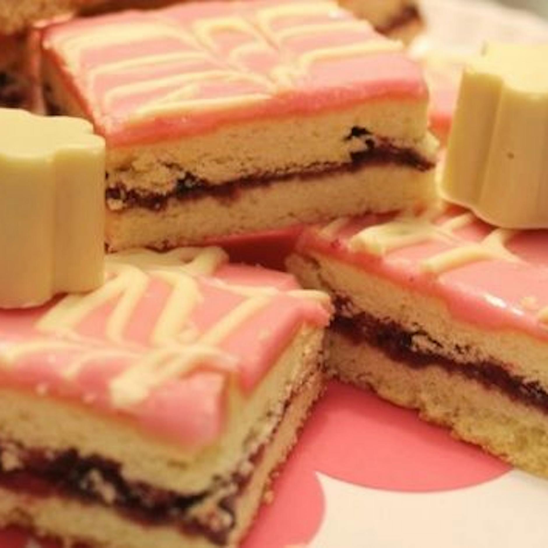 Kennen Sie die Alexandertorte? Ein Klassiker aus dem DDR-Backbuch!