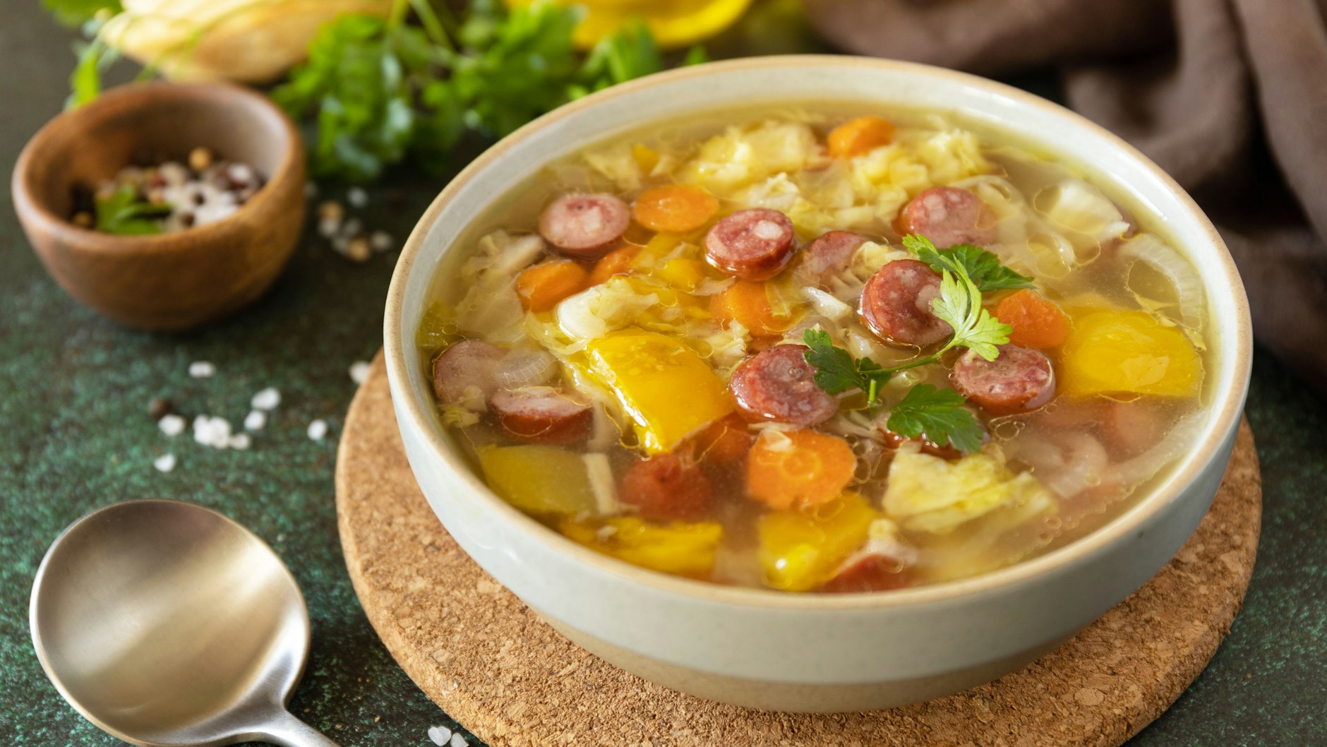 Leckere tschechische Krautsuppe nach einem einfachen Rezept: Dieser Eintopf ist ein echter Seelenwärmer!