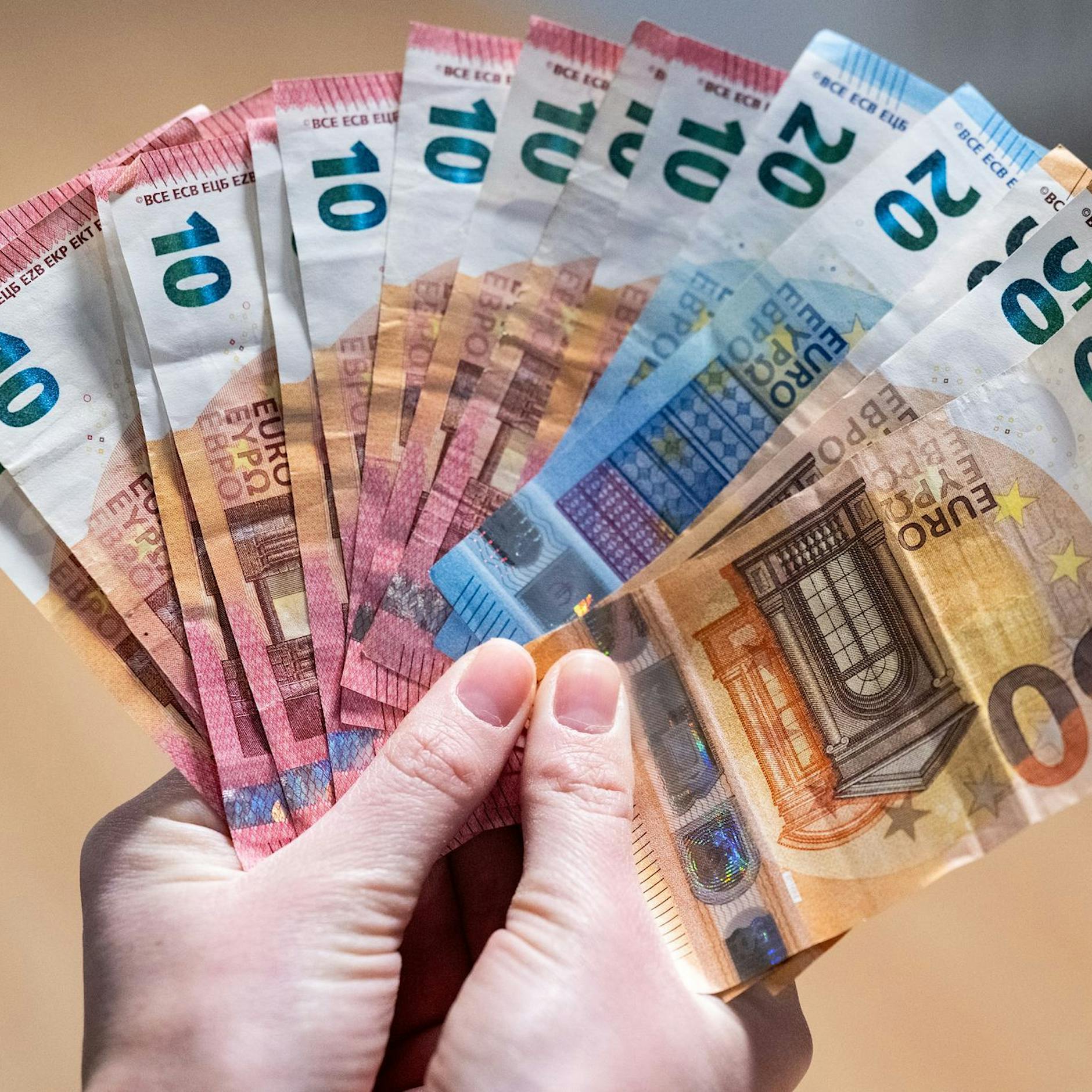 Soll Arbeitsverweigerern das Bürgergeld gestrichen werden? Stimmen Sie ab!