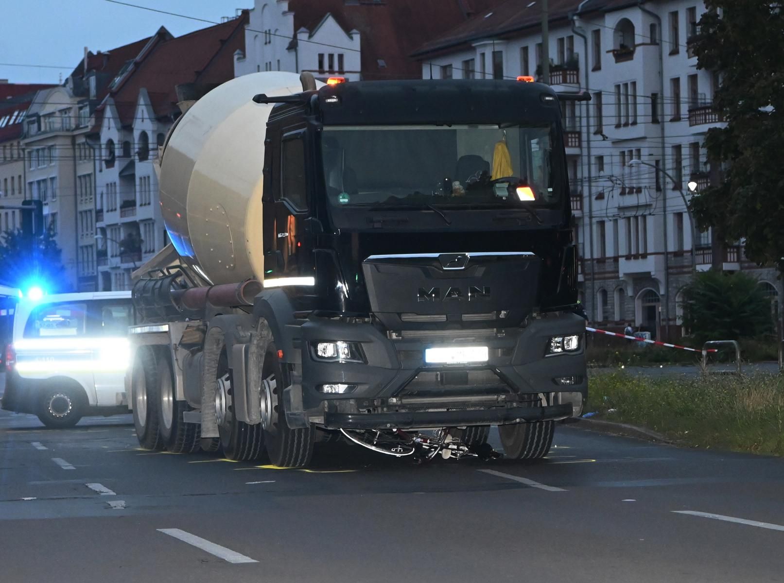 Nach Unfall In Berlin-Mitte: 26-jährige Radfahrerin Stirbt Im Krankenhaus