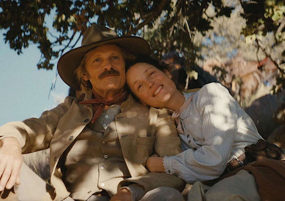 Holger und Vivienne (Viggo Mortensen und Vicky Krieps) wird in „The Dead Don’t Hurt“ nur ein kurzes gemeinsames Glück gewährt.