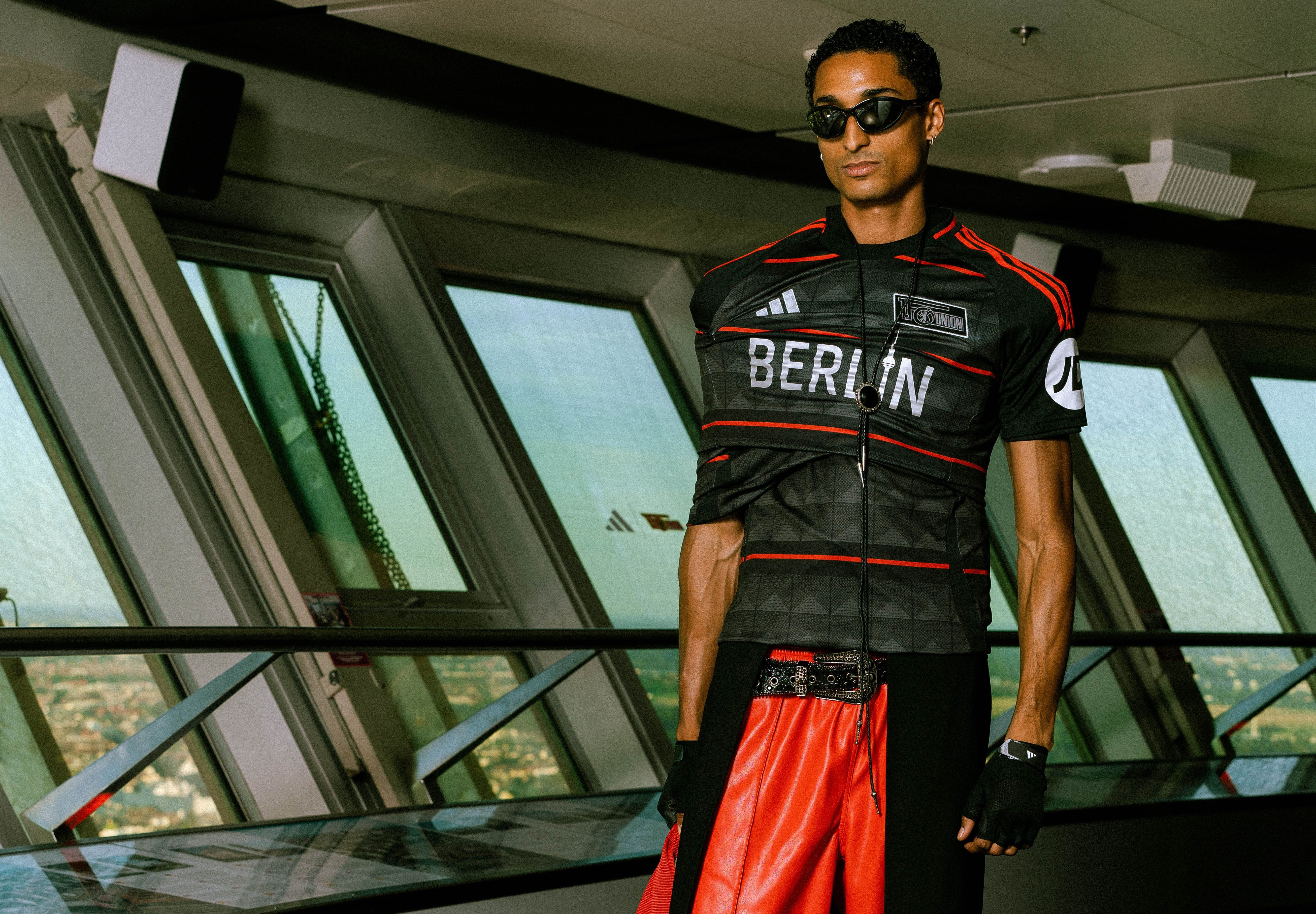 Feiern, Fußball, Fernsehturm: Das ist der Look der neuen Trikots des 1. FC Union Berlin