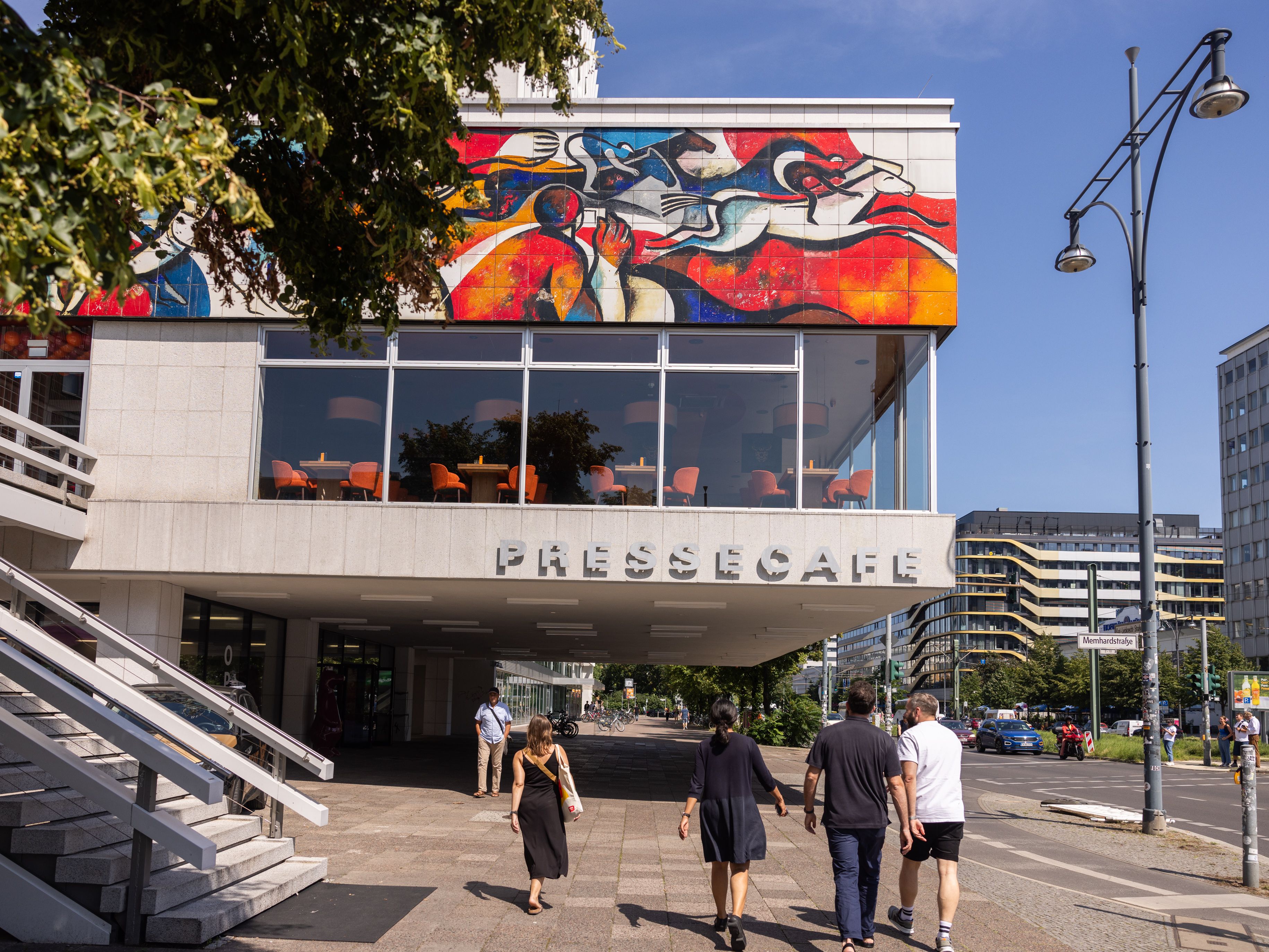 Kult und Kaffee am Alexanderplatz in Berlin: Das Pressecafé eröffnet