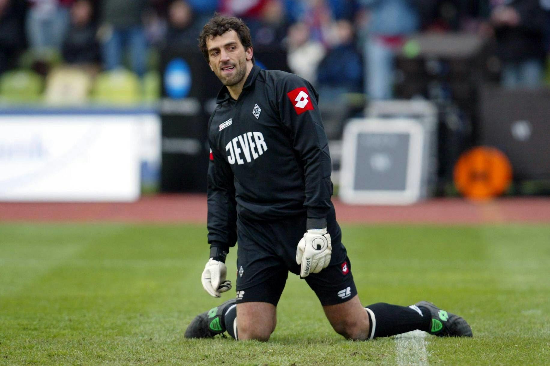 Claus Reitmaier stand insgesamt 347 Mal in der Bundesliga für Wolfsburg, Karlsruhe, Stuttgarter Kickers, Kaiserslautern und Borussia Mönchengladbach zwischen den Pfosten.