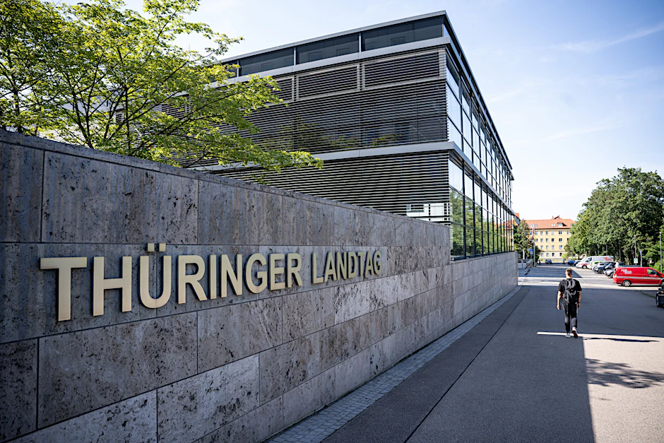 Die Polizei durchsuchte am Dienstag das Büro eines Abgeordneten im Thüringer Landtag.