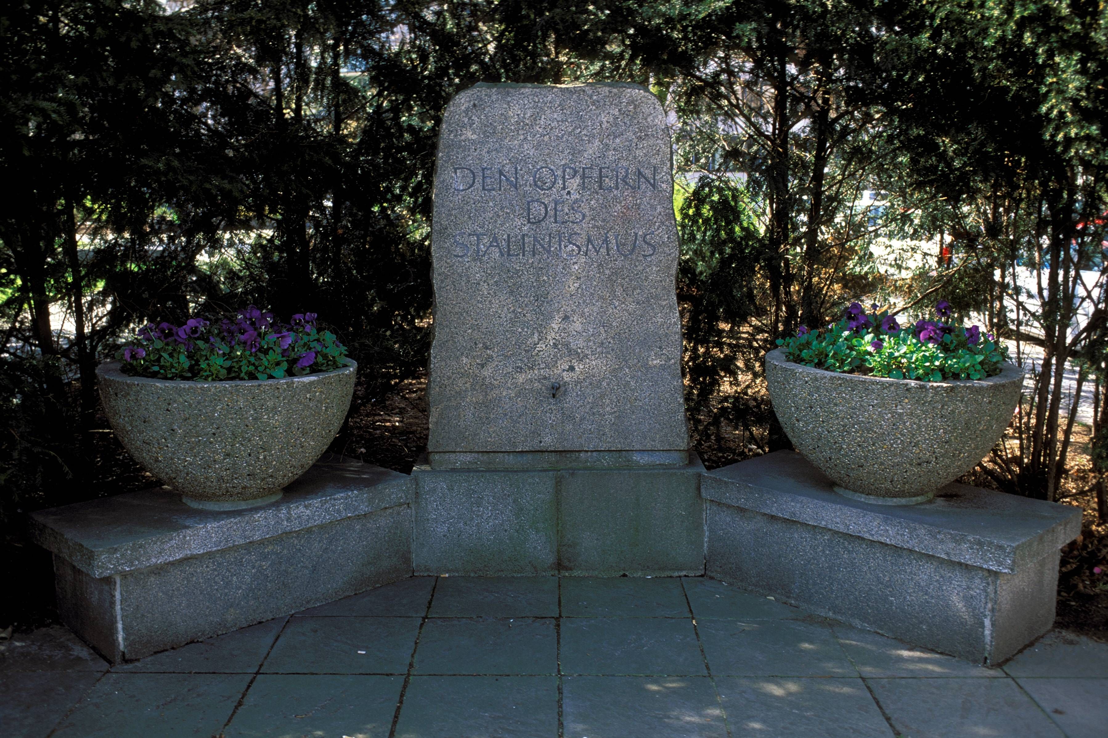 Image - Charlottenburg: Kranzniederlegung zum Gedenken an Opfer der Berliner Mauer