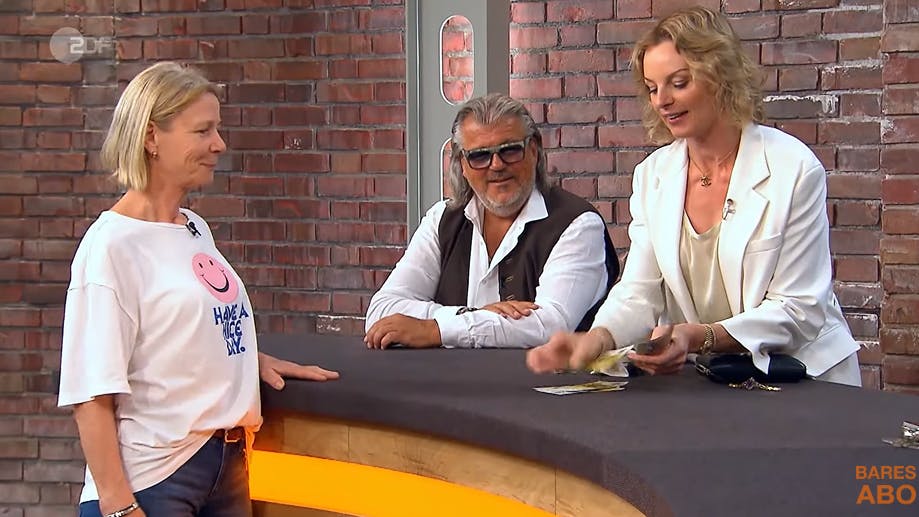 „Bares für Rares“-Händlerin Susanne Steiger let 1.700 Euro für das Armband hin.