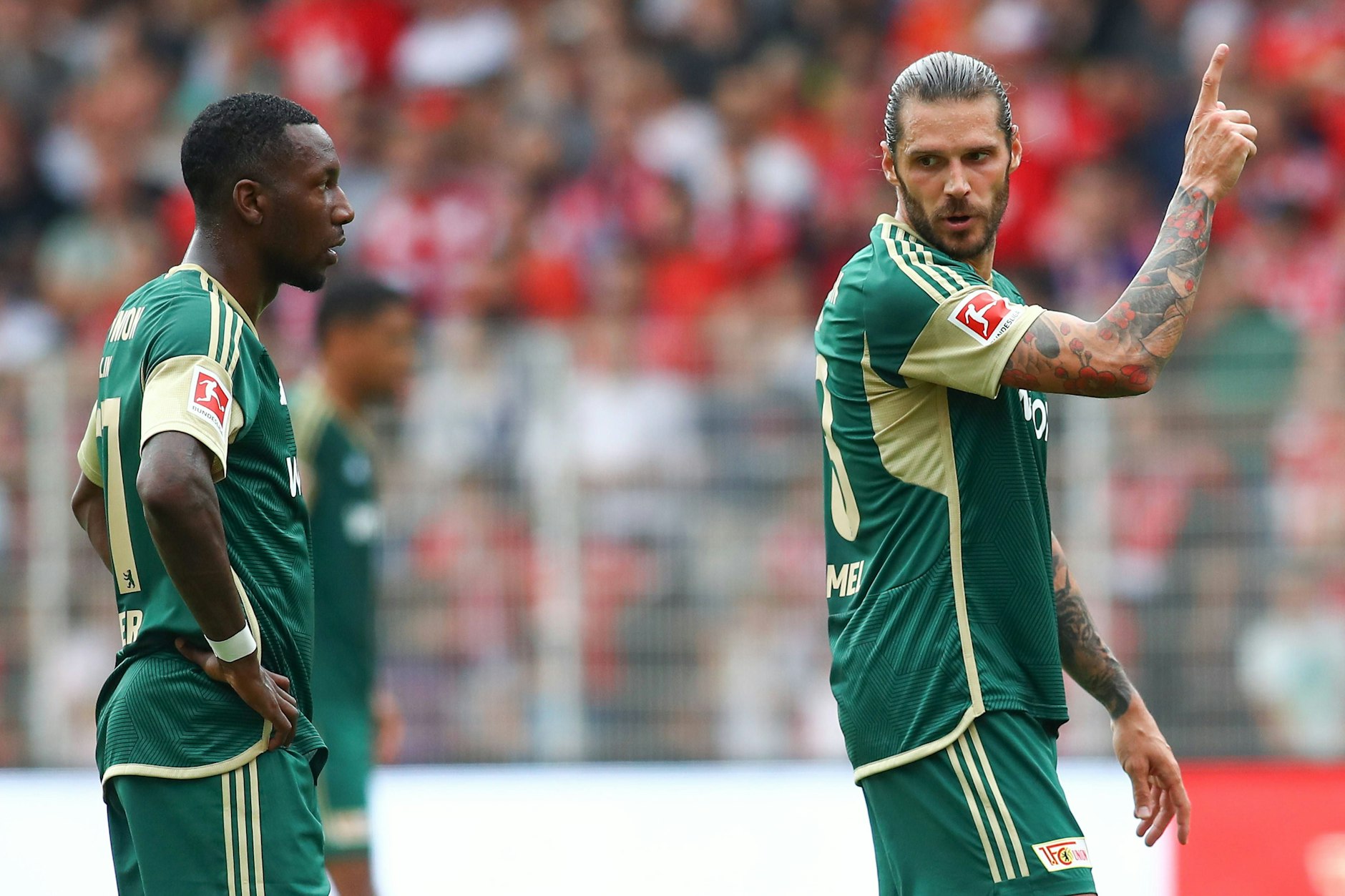 Christopher Trimmel (37) freut sich auf das Wiedersehen mit Sheraldo Becker (29). Doch der Kapitän des 1. FC Union mahnt, die Generalprobe ernst zu nehmen. 