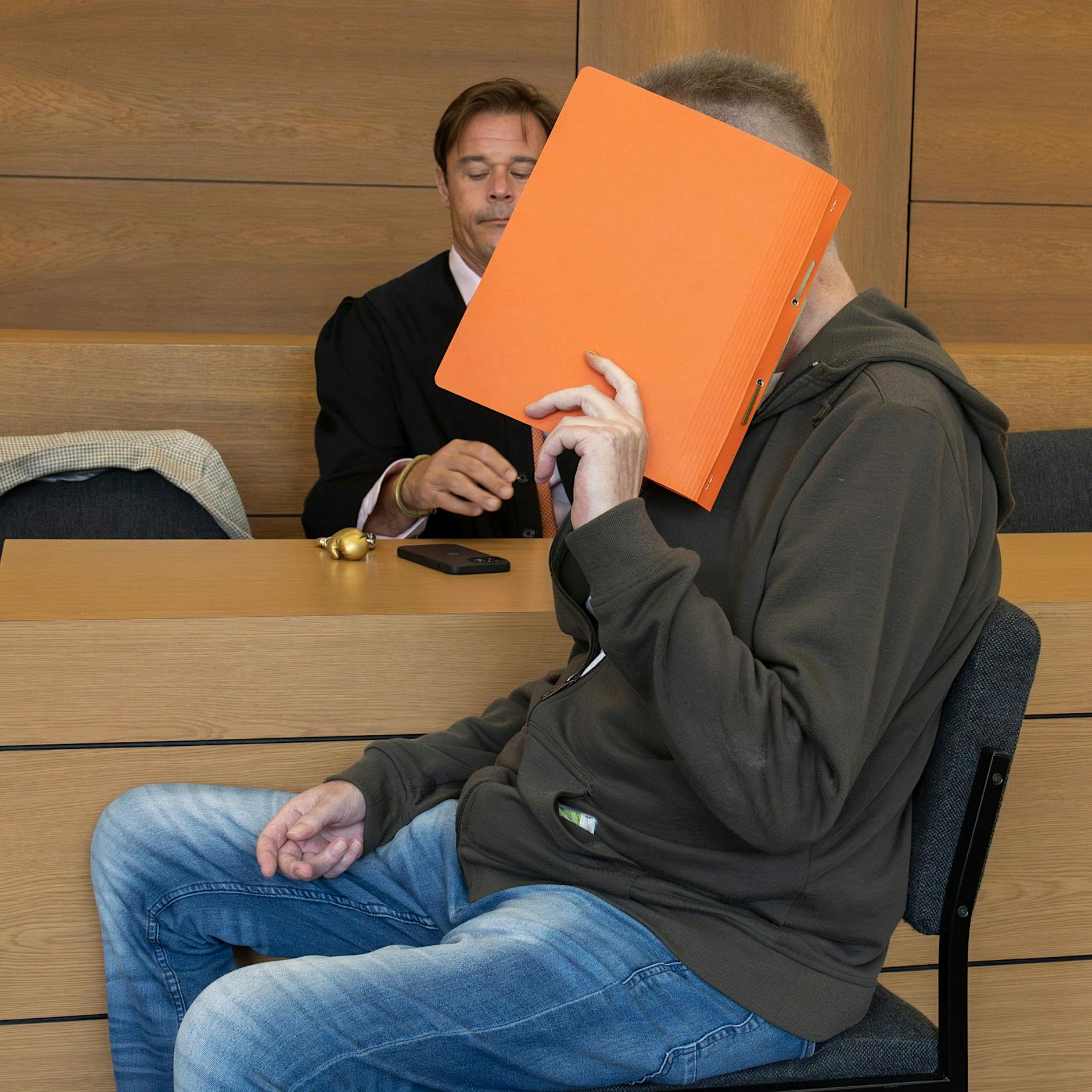 Berliner Polizist wegen Kinderpornos vor Gericht: 450 Missbrauchsbilder auf Laptop gefunden