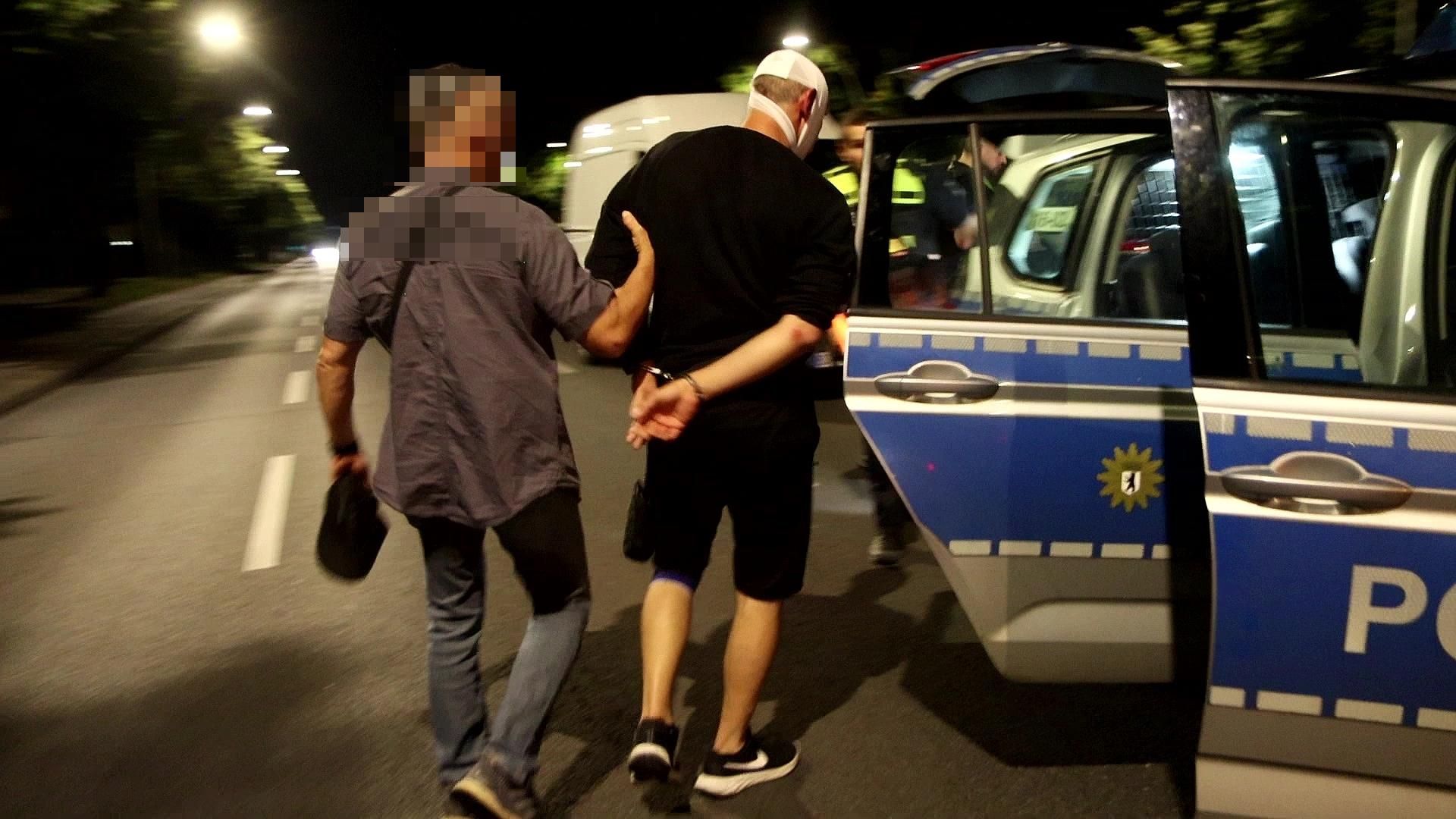 VIDEO: Irre Verfolgungsjagd durch Berlin: Auto-Dieb bei Flucht verletzt