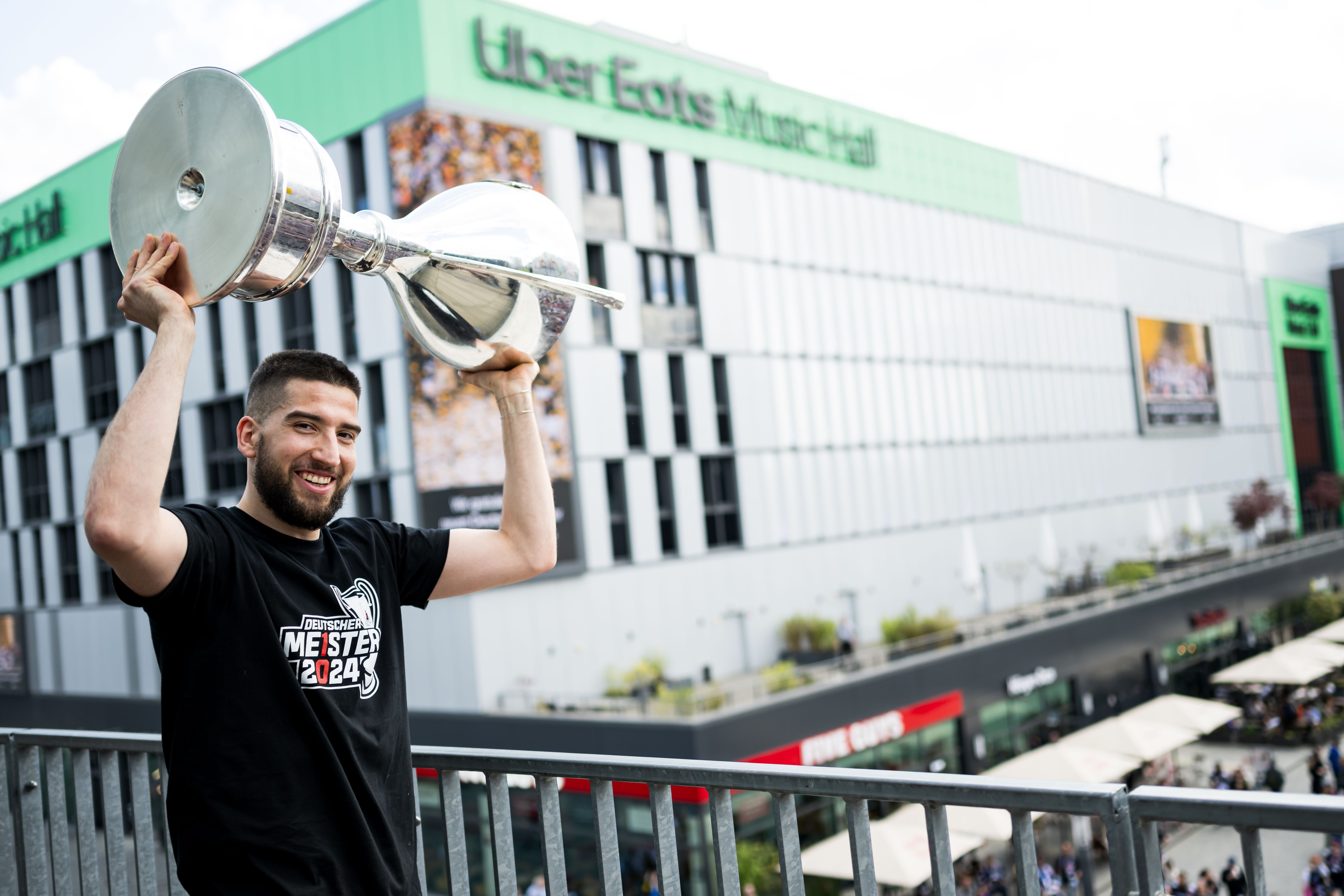 Eisbären unter Schock: Tumor, große Sorgen um Stürmer Tobi Eder!