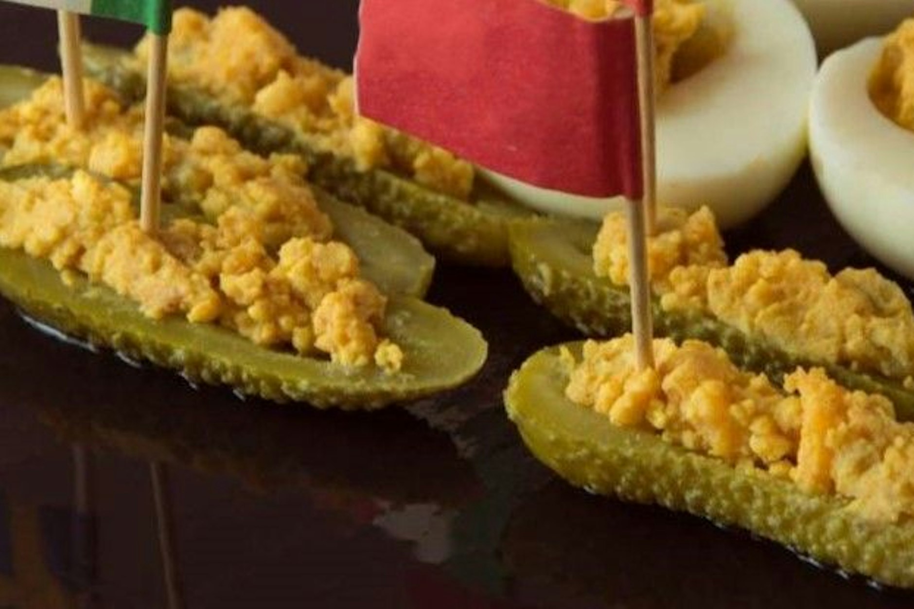 Probieren Sie das DDR-Rezept für Pfeffergurken-Frühstück gleich mal aus.