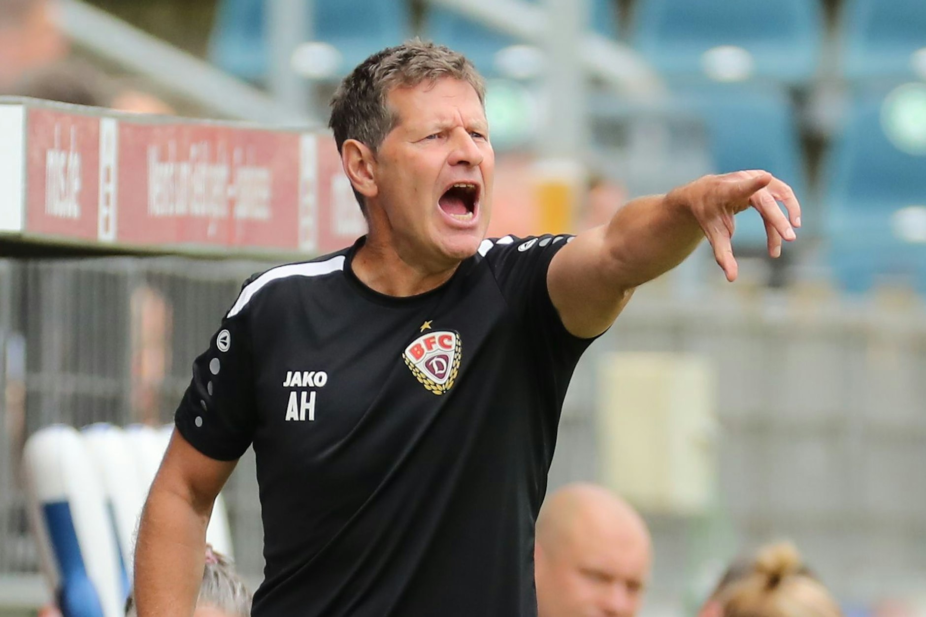 BFC-Trainer Andreas Heraf coacht in Babelsberg lautstark an der Linie, den späteren Ausgleich kann aber auch er nicht verhindern. 