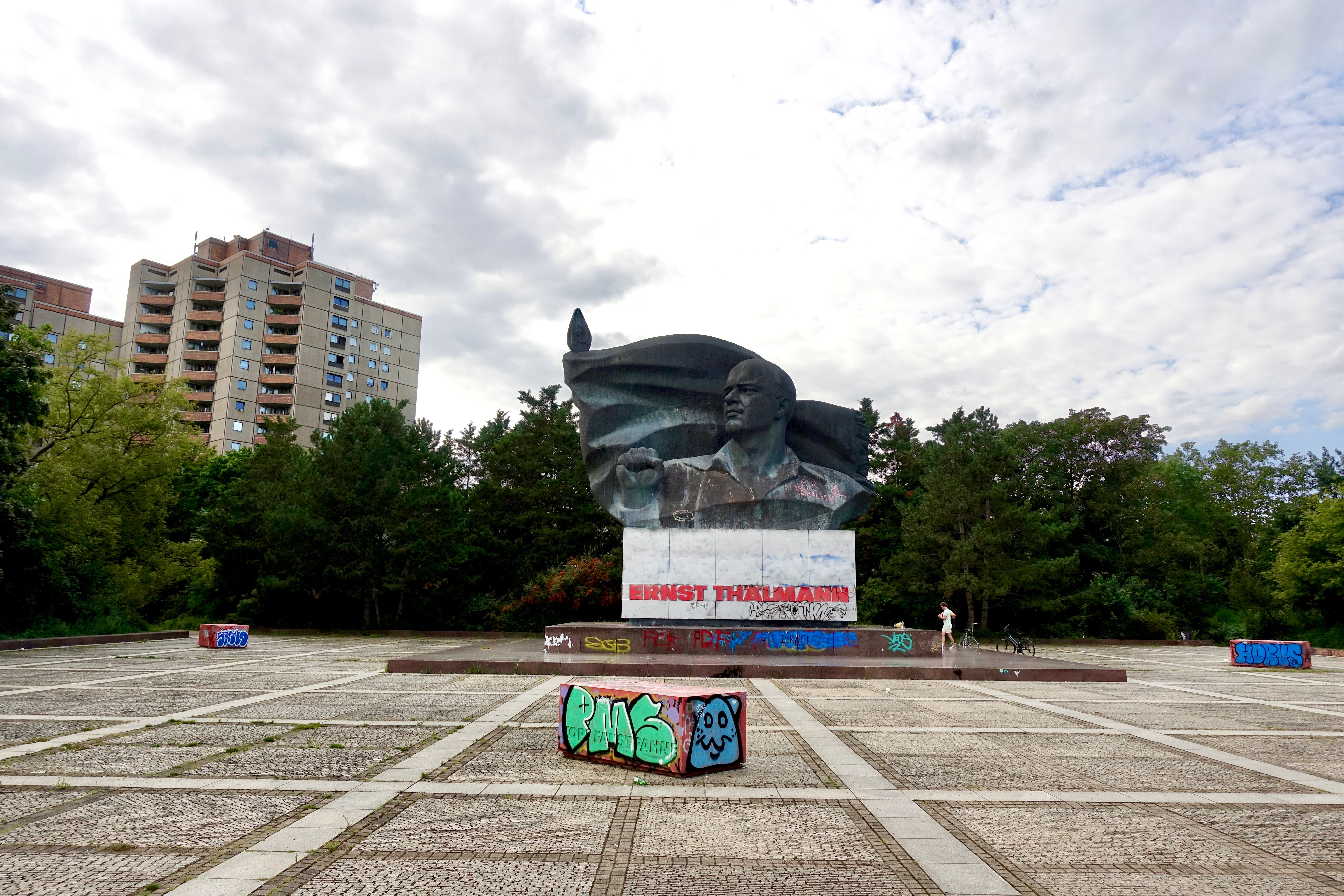 Thälmann-Denkmal: Kapitulation vor den Graffiti-Schmierern