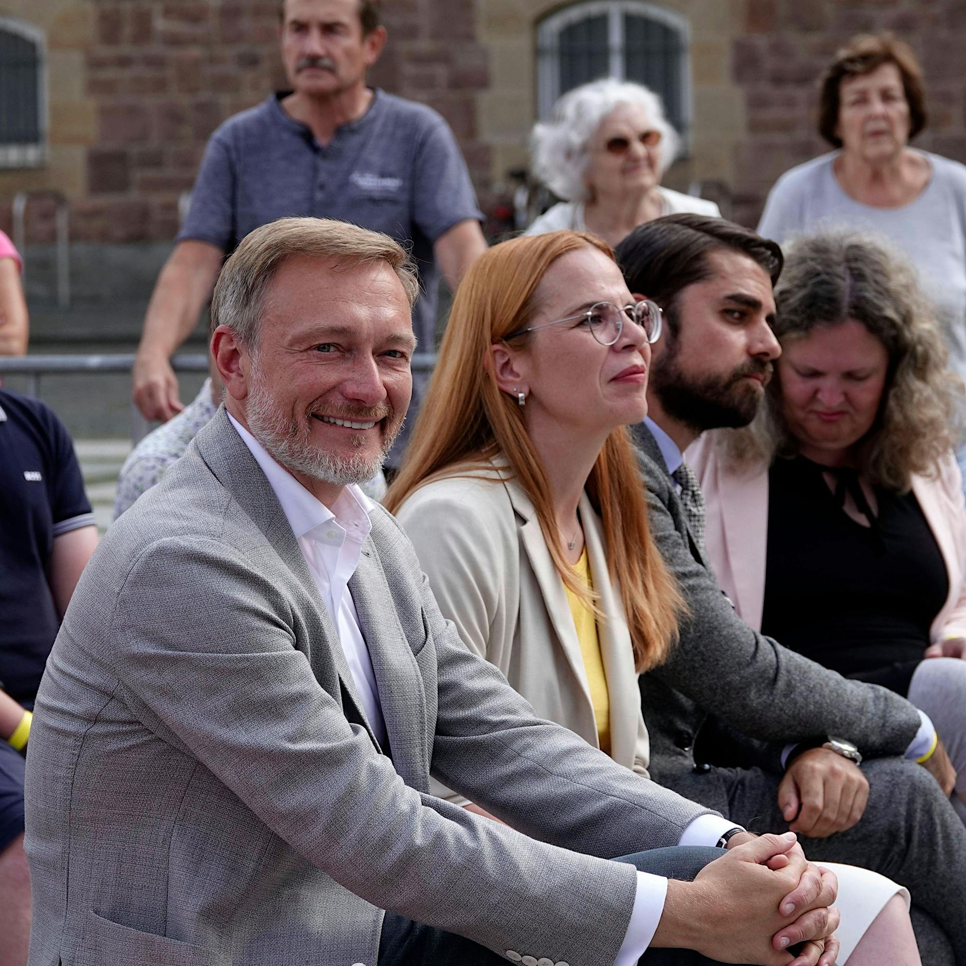Deutsche „Steuergerechtigkeit“: Die Mitte wird gemolken, die Reichen werden verschont?