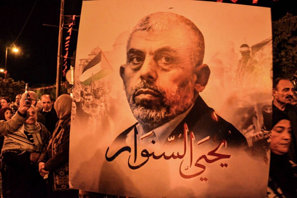 Plakat von Hamas-Chef Jahja Sinwar auf einer Demonstration in Tunis