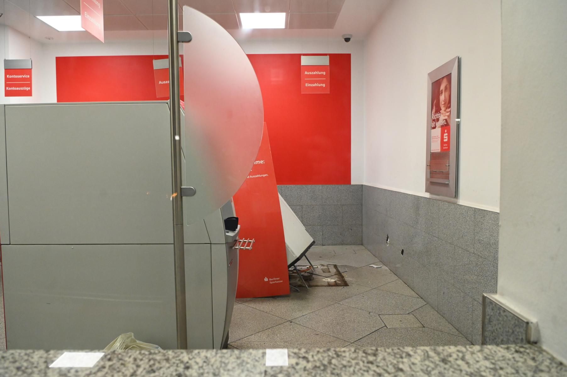 Berlin-Kreuzberg: Maskierte wollen Geldautomaten stehlen – ohne Erfolg